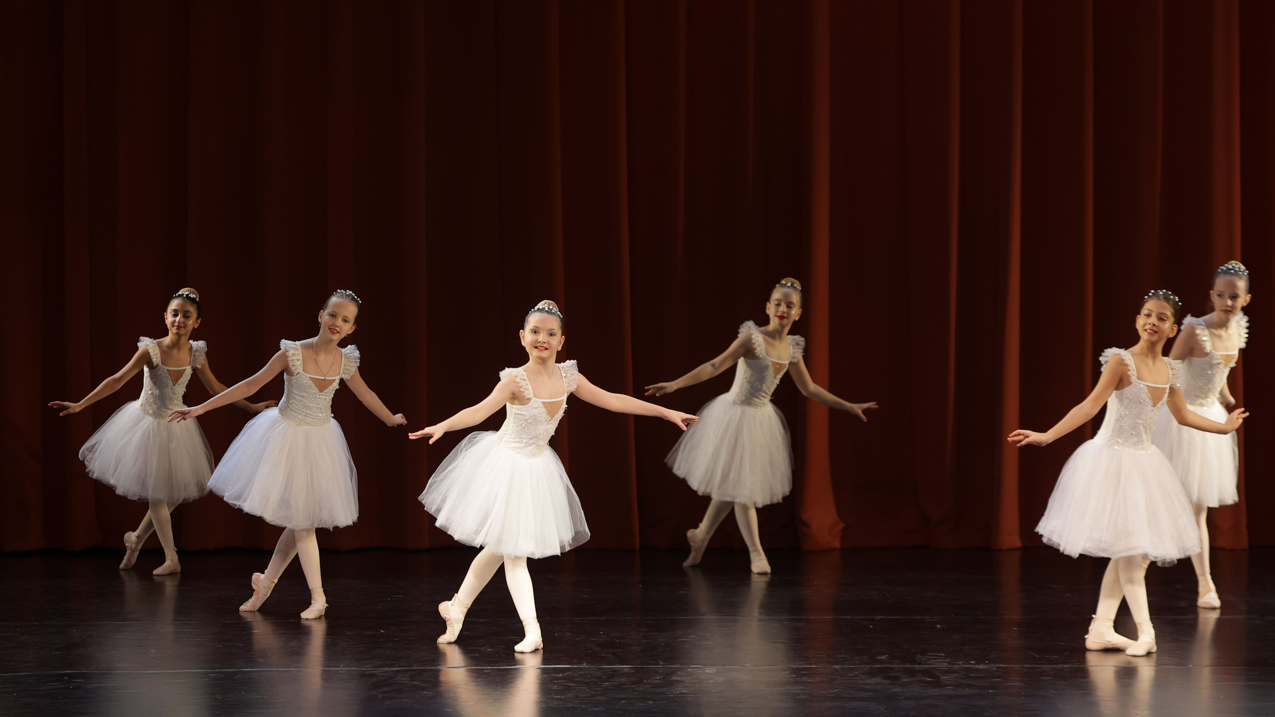 Фестиваль хореографического искусства «КУБОК ЛЕГЕНДЫ — 2025». Выпускные альбомы и школьный фотограф в Подольске, Троицке, Щербинке, Москве и Московской области