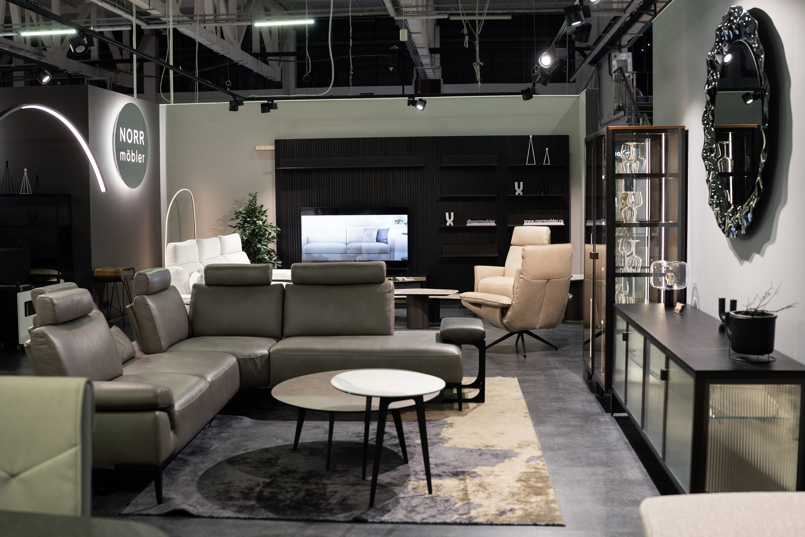 Разработка логотипа, фирменного стиля, создание коллекции мебели и предметов декора, дизайн-проект шоурумов с нуля