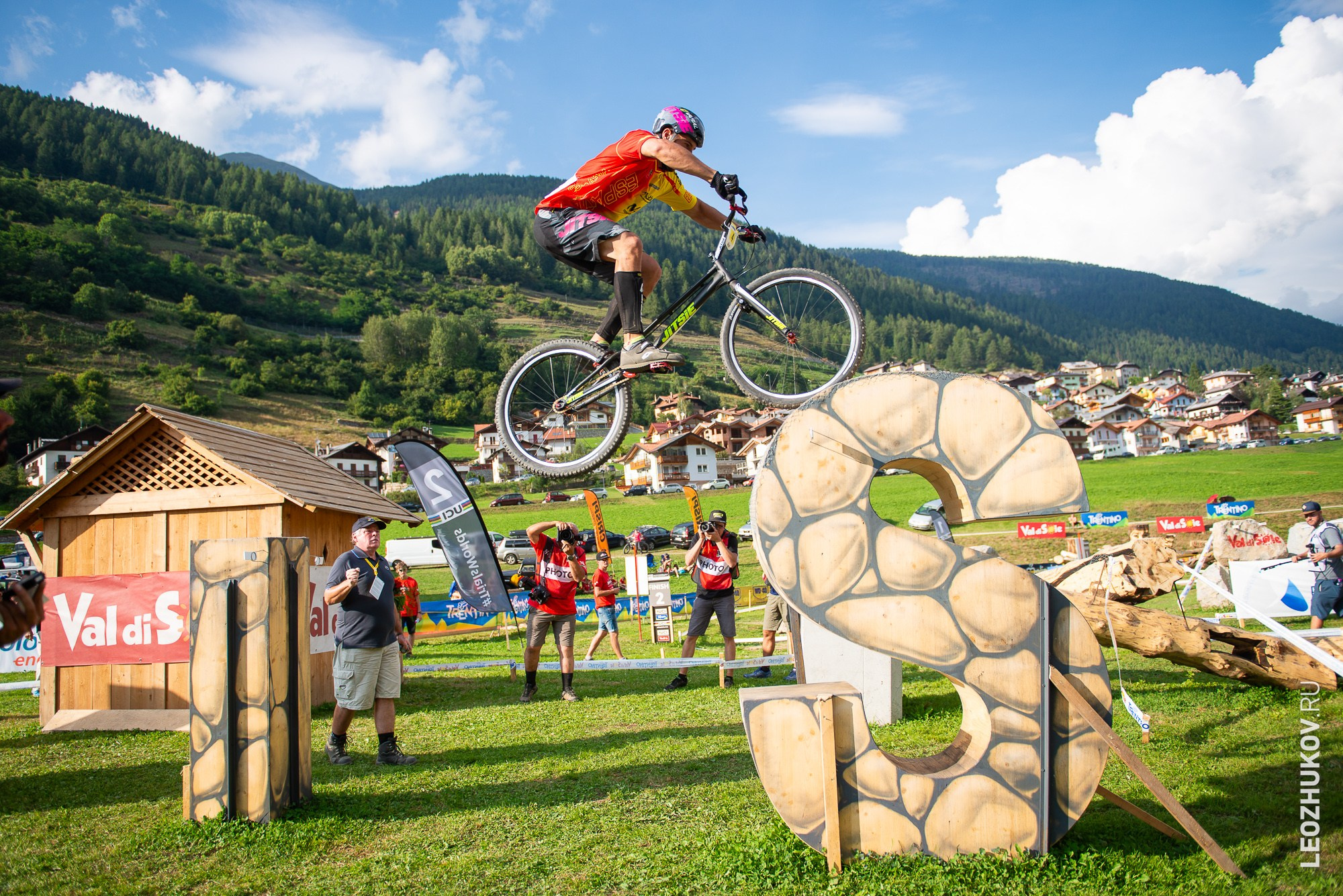 UCI Trials World Championships 2016 — finals. Sports photographer Leonid Zhukov