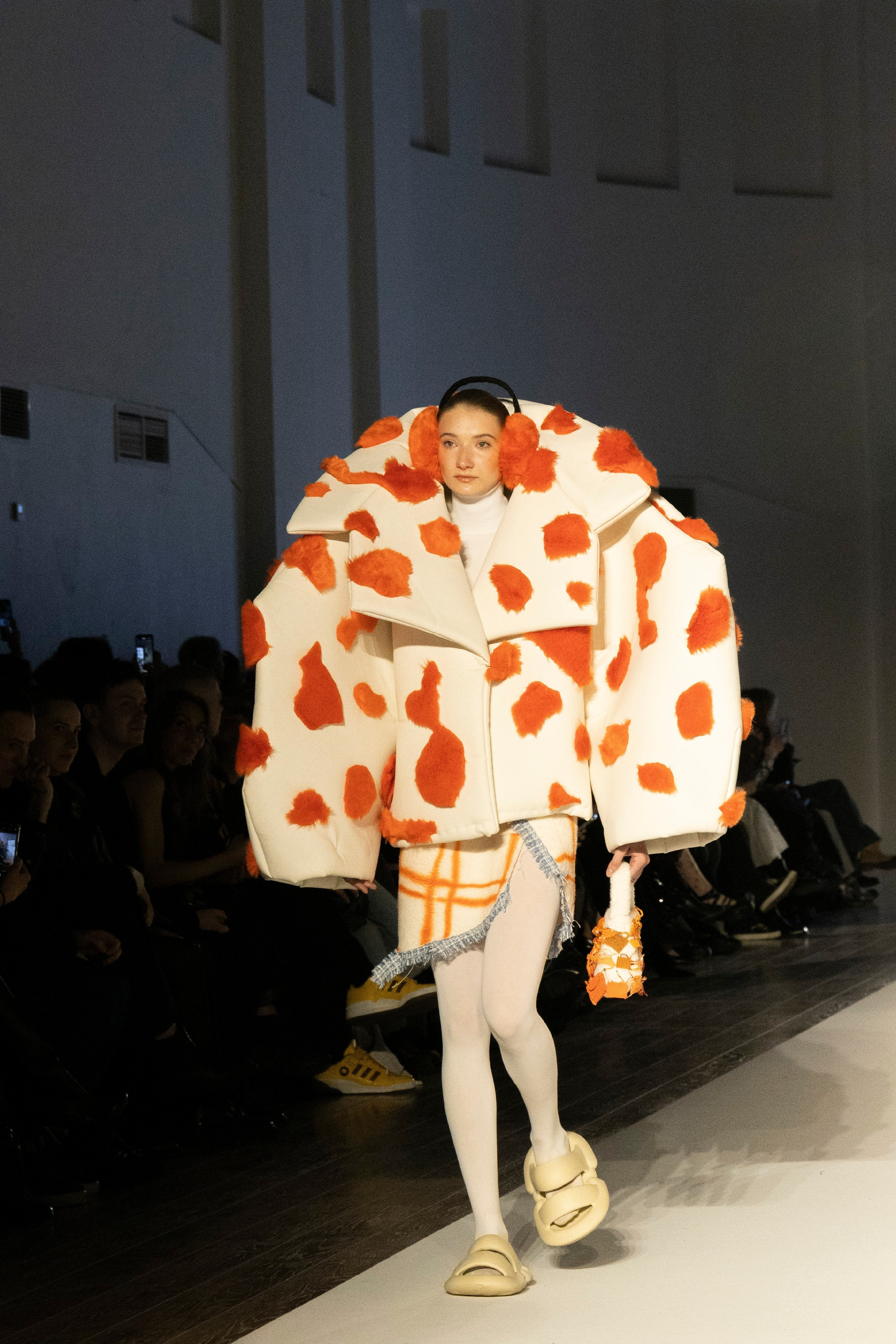 ДЛТ Собака.ru показ победителей конкурса «Новые имена в моде 2025». FOTOFAQ SKOOL г. Санкт-Петербург: очные, дистанционные и онлайн курсы фотографии