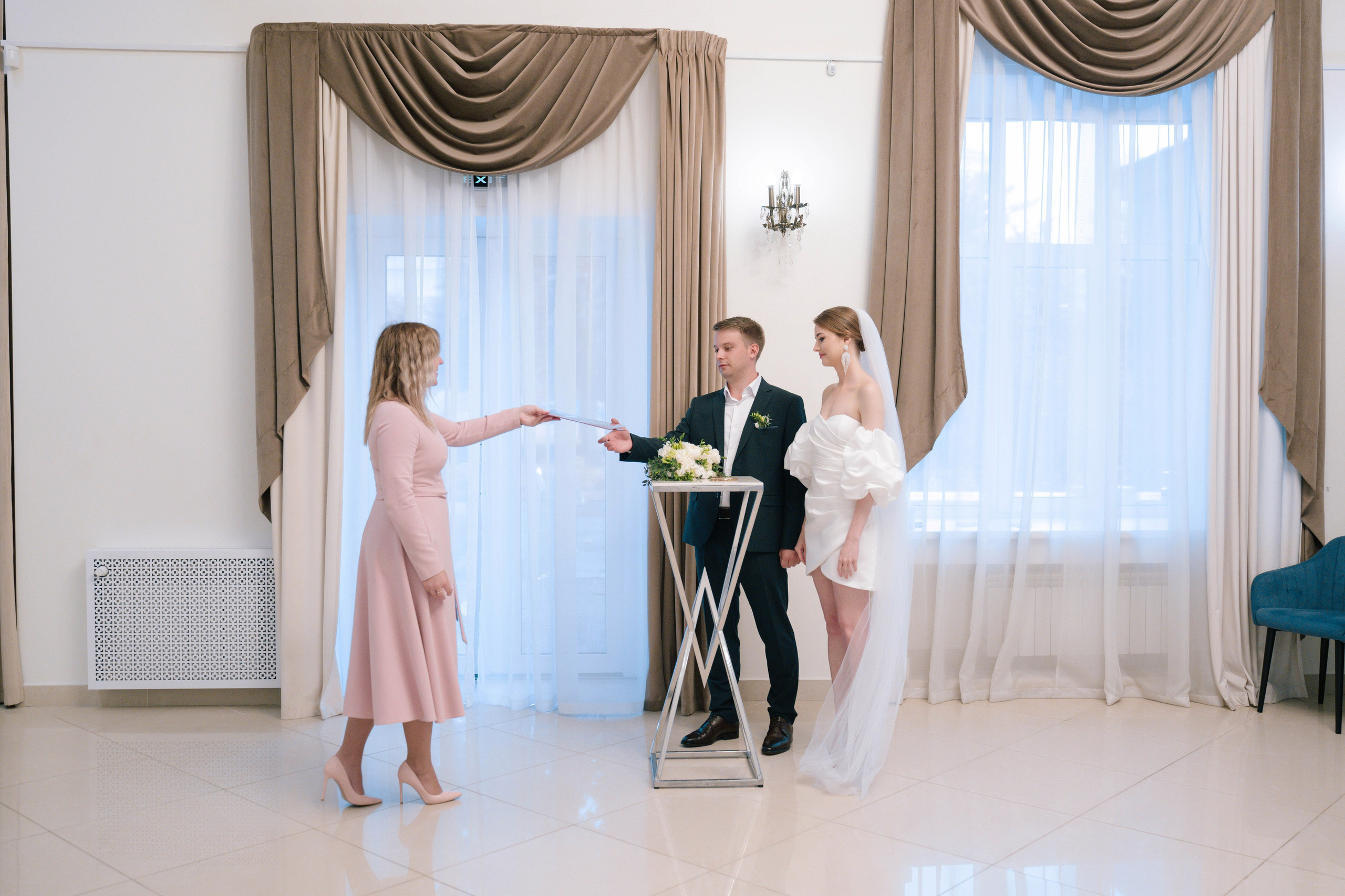Свадебная фотосессия в ЗАГС ВДНХ и свадебная прогулка по ВДНХ