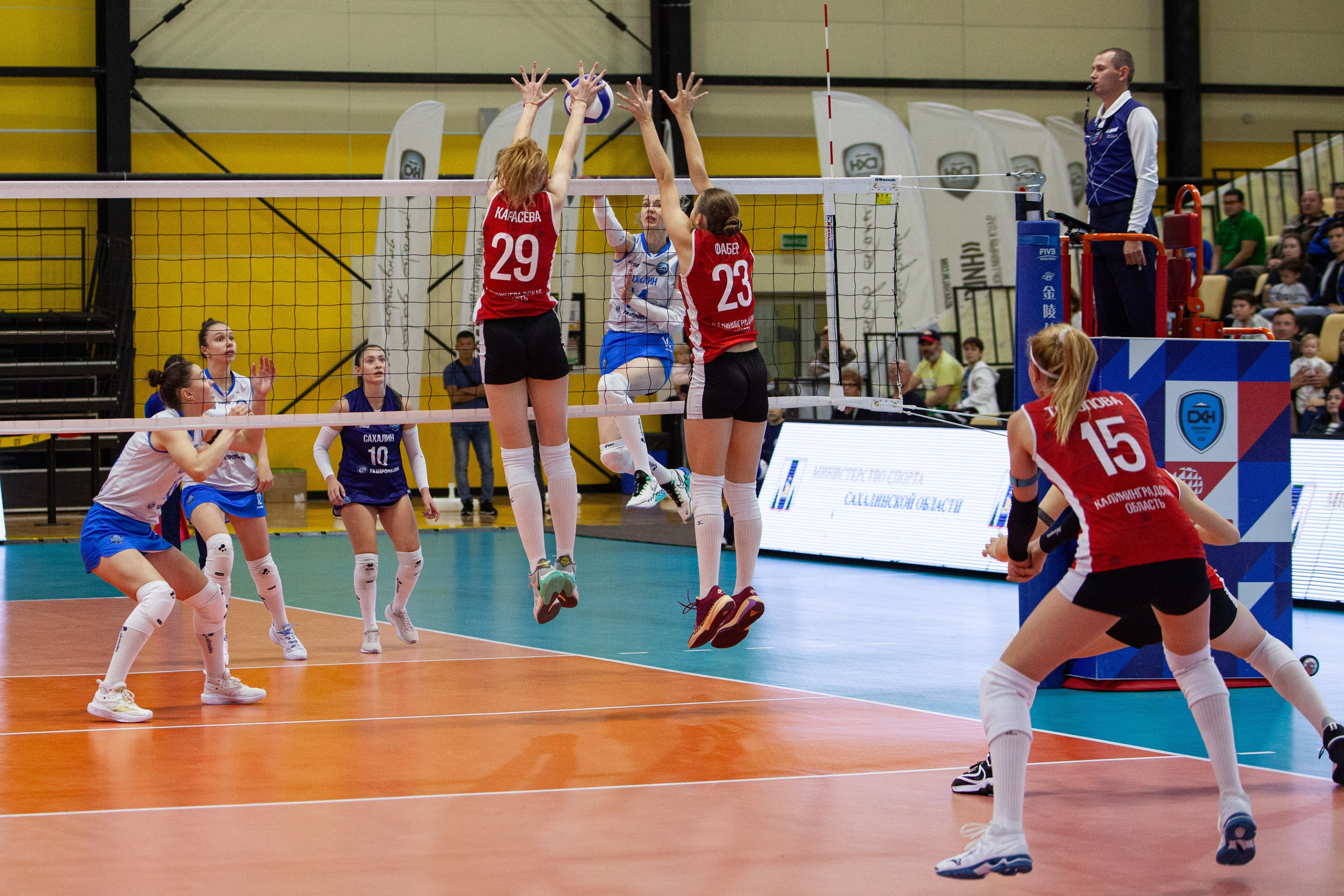 Один день из тура чемпионата России по волейболу. Кутузов Евгений Фотограф в Южно-Сахалинске