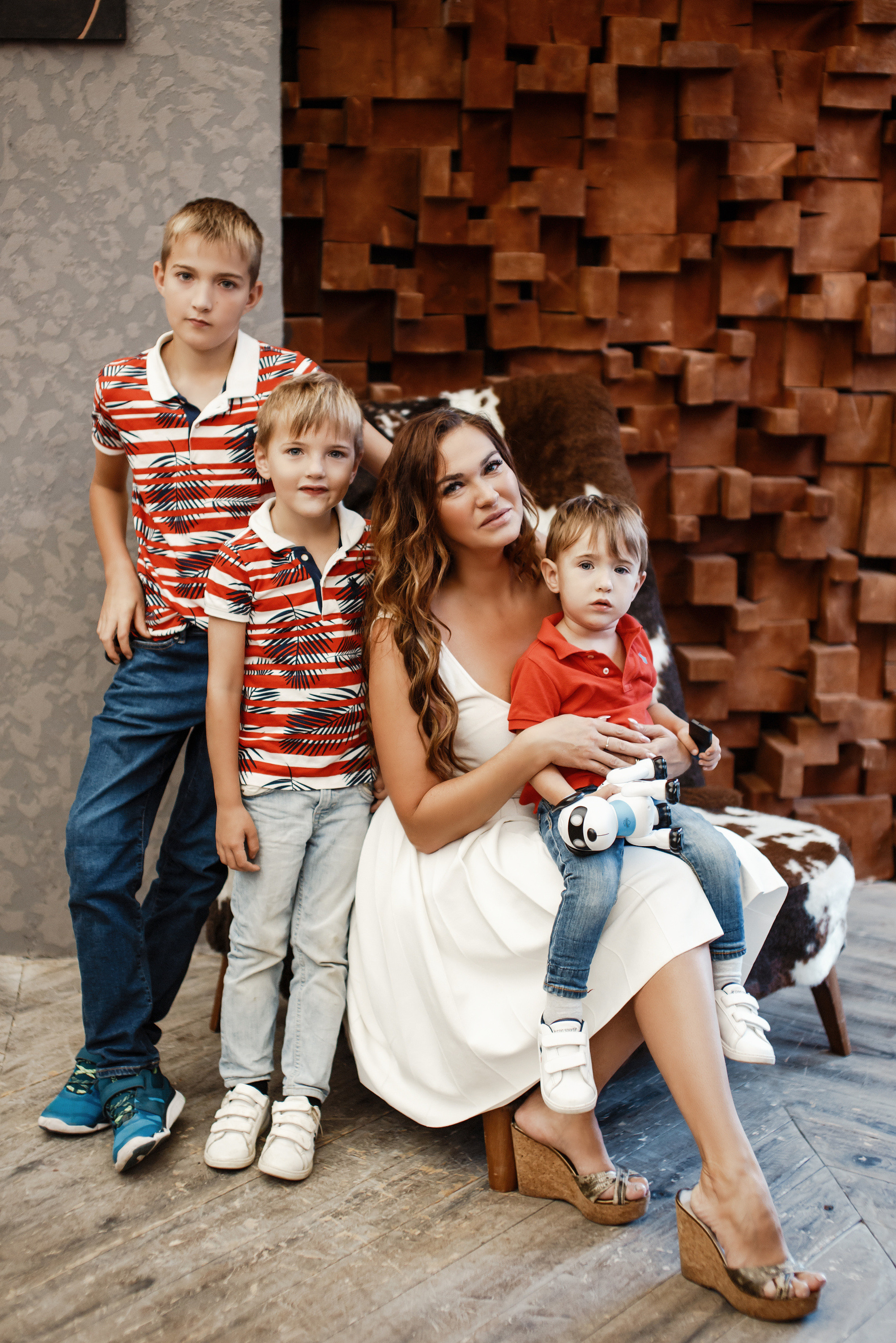 Александра и Мария. Фотостудия во Всеволожске. Подходит для всех творческих проектов