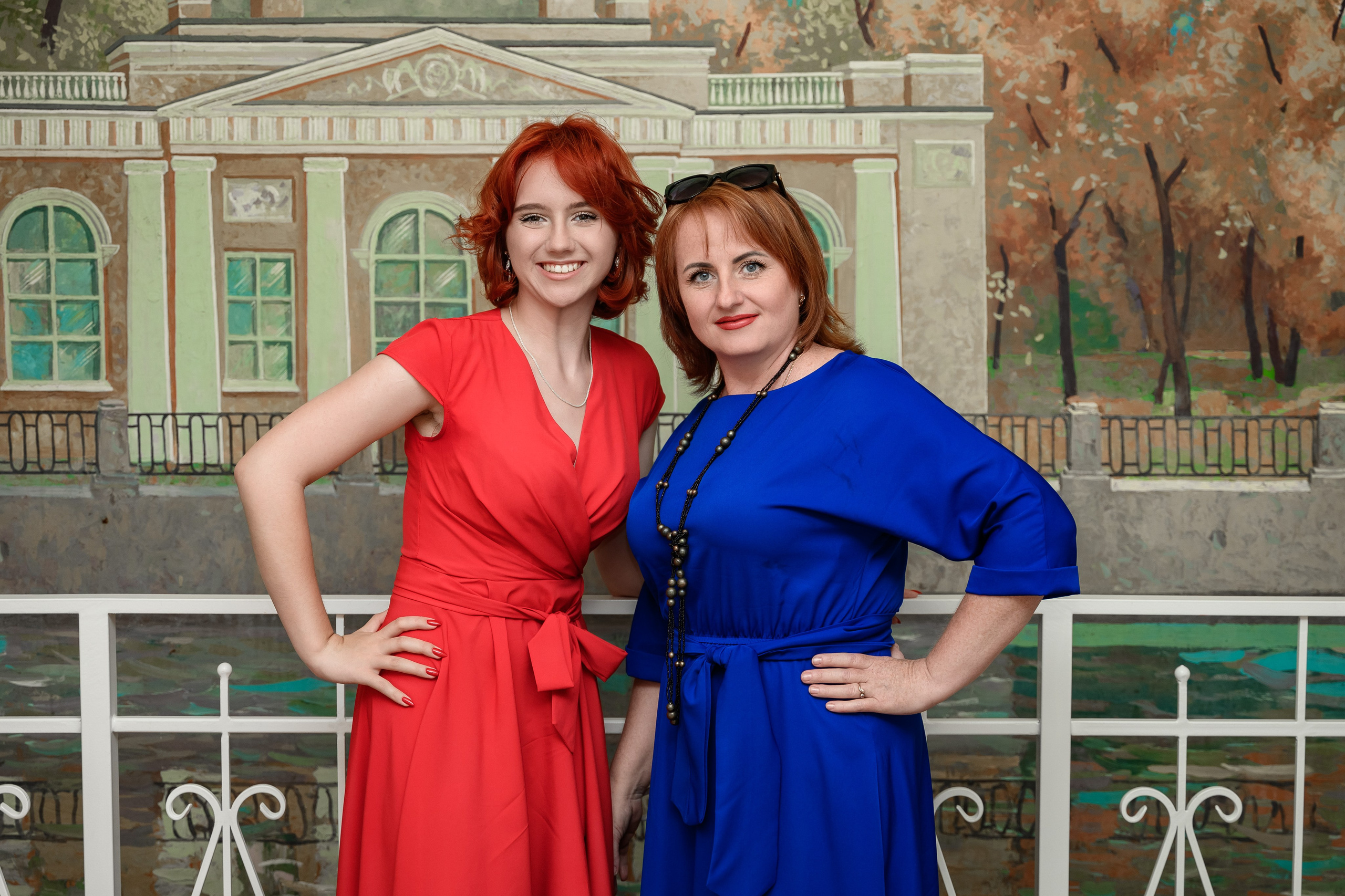 Профессиональная фотосессия для выпускников в ресторане.