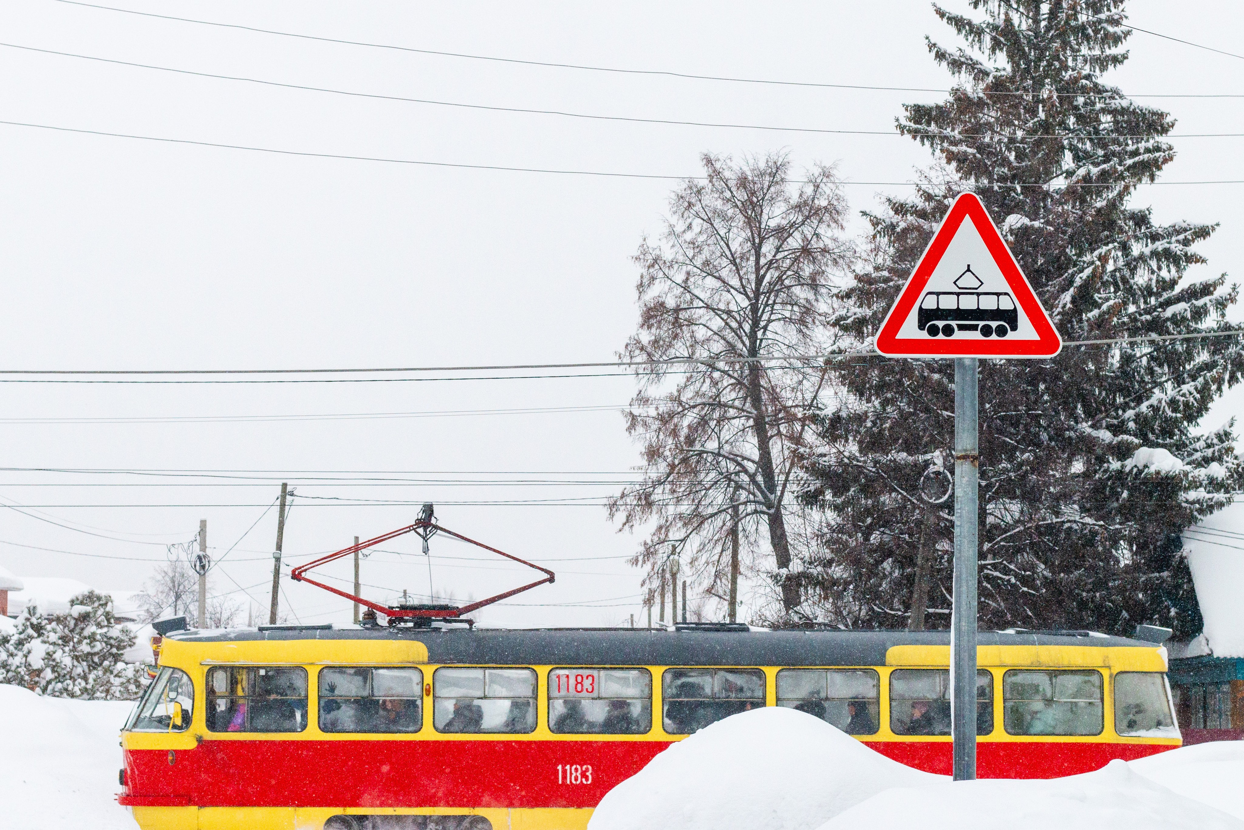 Трамваи не суетятся. Олег Романов. Мастер фото по спорту