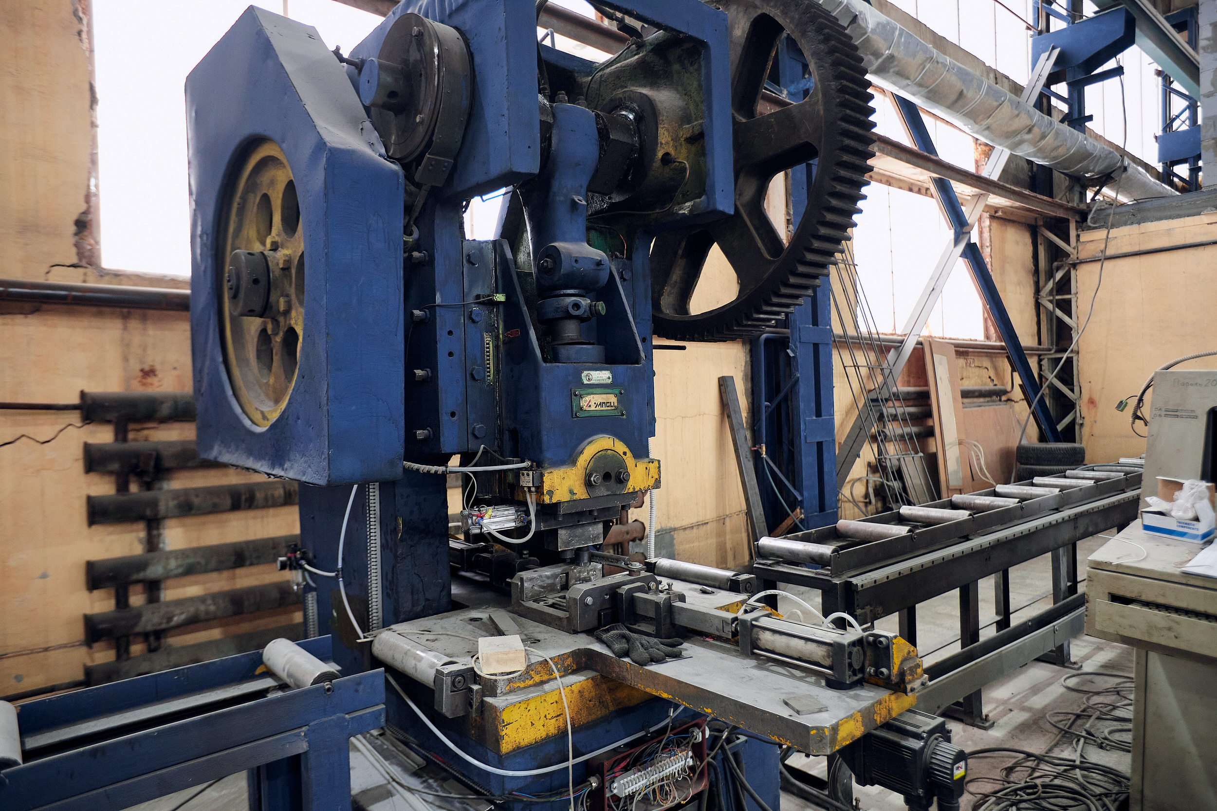 Съемка с производства металлоконструкций для дорожной и энергетической отрасли. Контент для бизнеса в Екатеринбурге Полдень Медиа