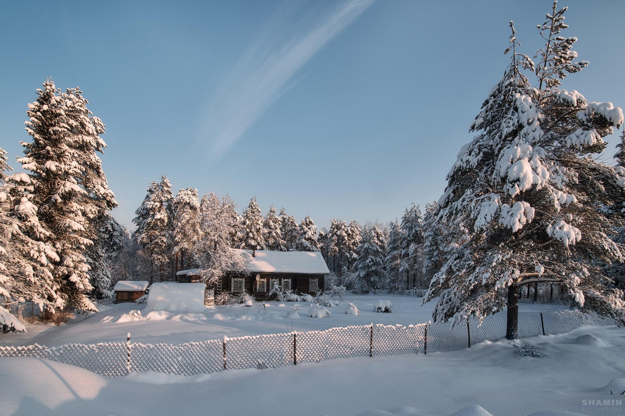 Пейзажи Кольского полуострова — северное сияние, тундра, Баренцево море и горы Хибины. Фотографии дикой природы и северного света на Кольском полуострове. Фотограф Константин Шамин