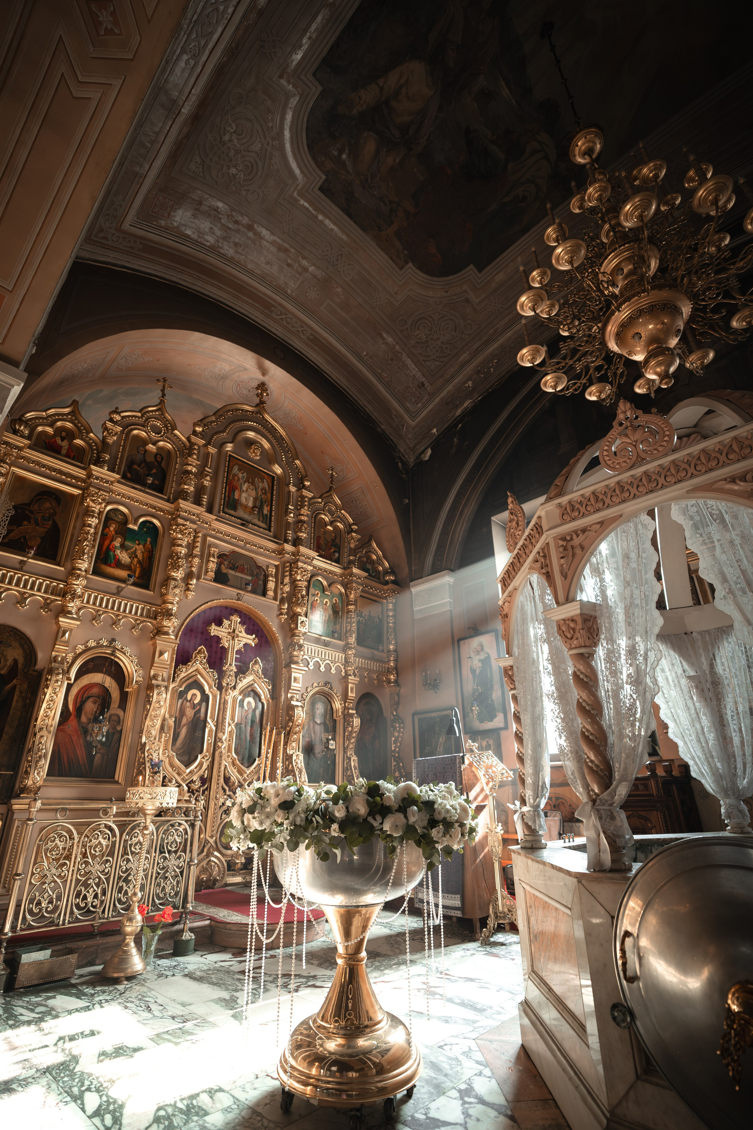 Крещение Даниила в Храме Воскресения Словущего в Даниловской Слободе. Фото- и видеосъёмка крещения и венчания. Фотограф на крещение Москва