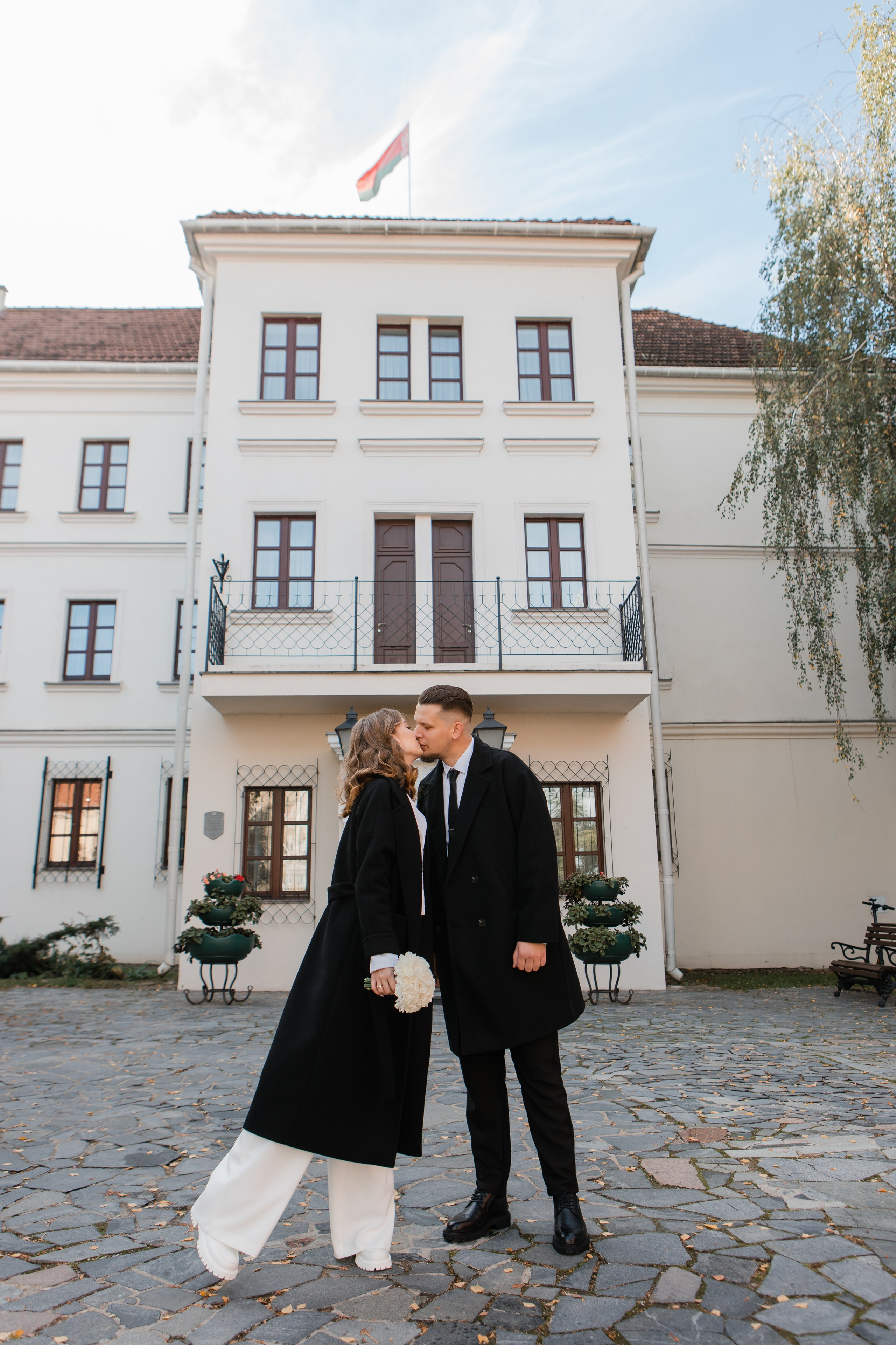 Отдел ЗАГС Администрации Центрального района. Видеосъемка и фотосъемка свадеб. Фотограф и оператор на свадьбу. Видеосъемка подкастов, собственная видео-фотостудии. Предметная фотосъемка