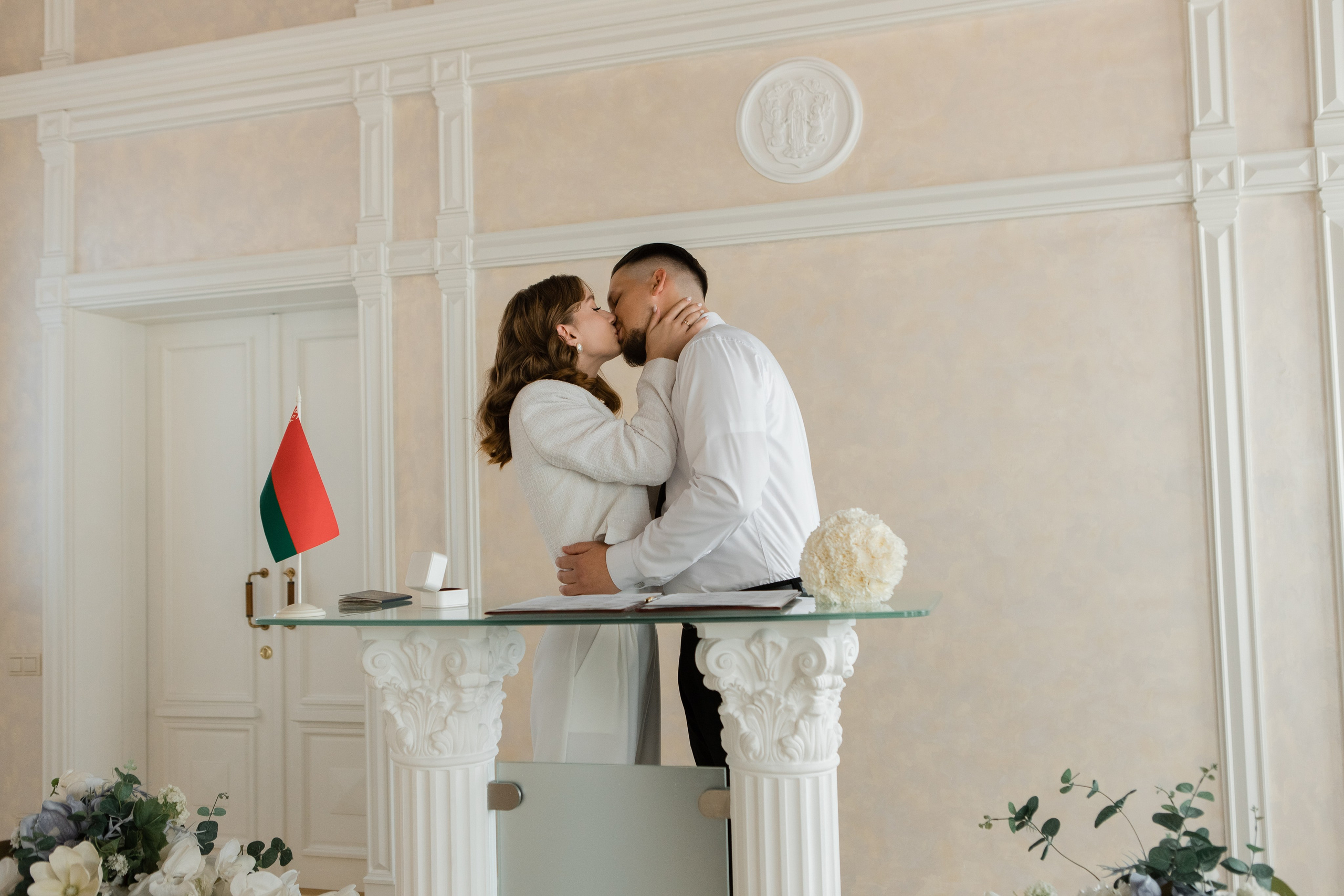 Отдел ЗАГС Администрации Центрального района. Видеосъемка и фотосъемка свадеб. Фотограф и оператор на свадьбу. Видеосъемка подкастов, собственная видео-фотостудии. Предметная фотосъемка