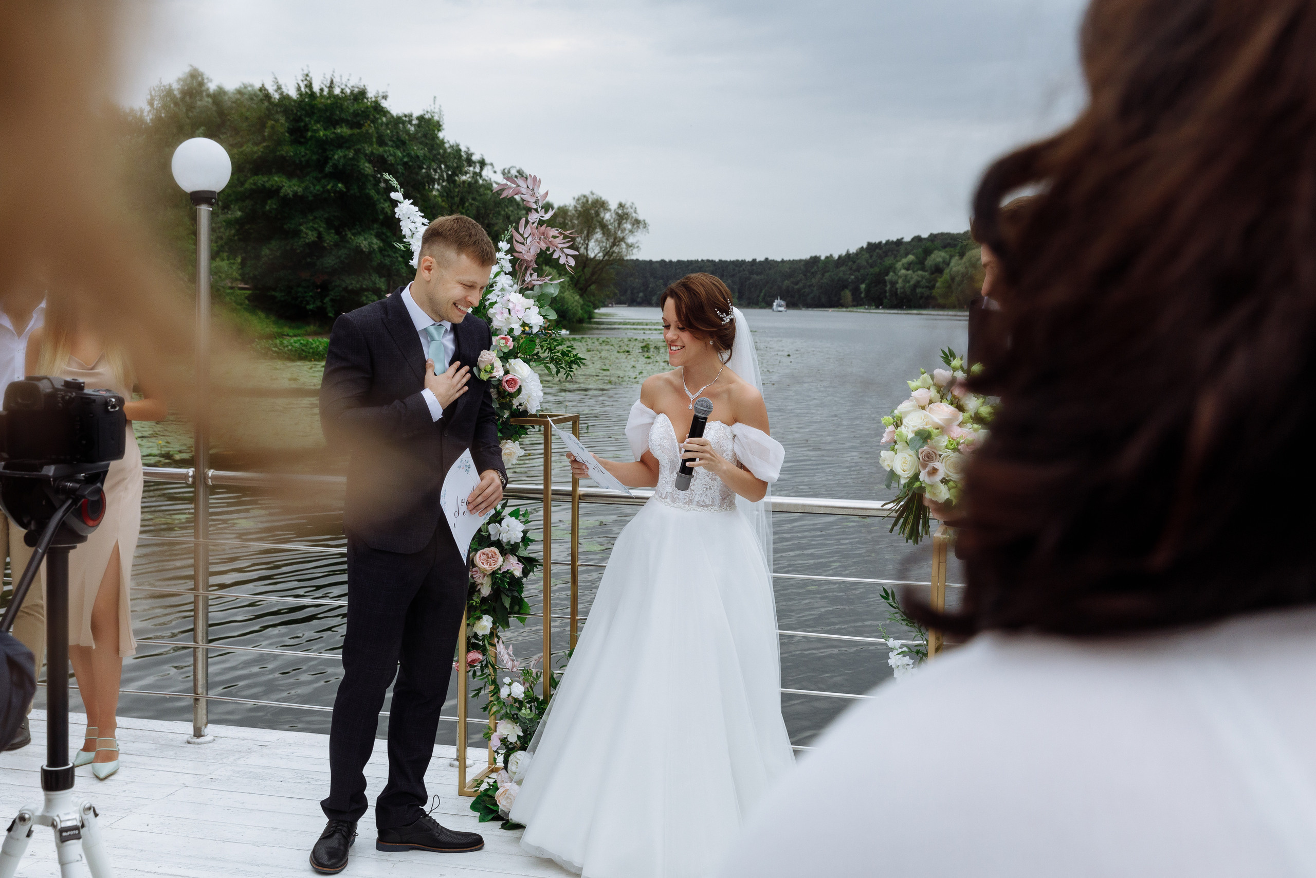 Смех, торт и танцы