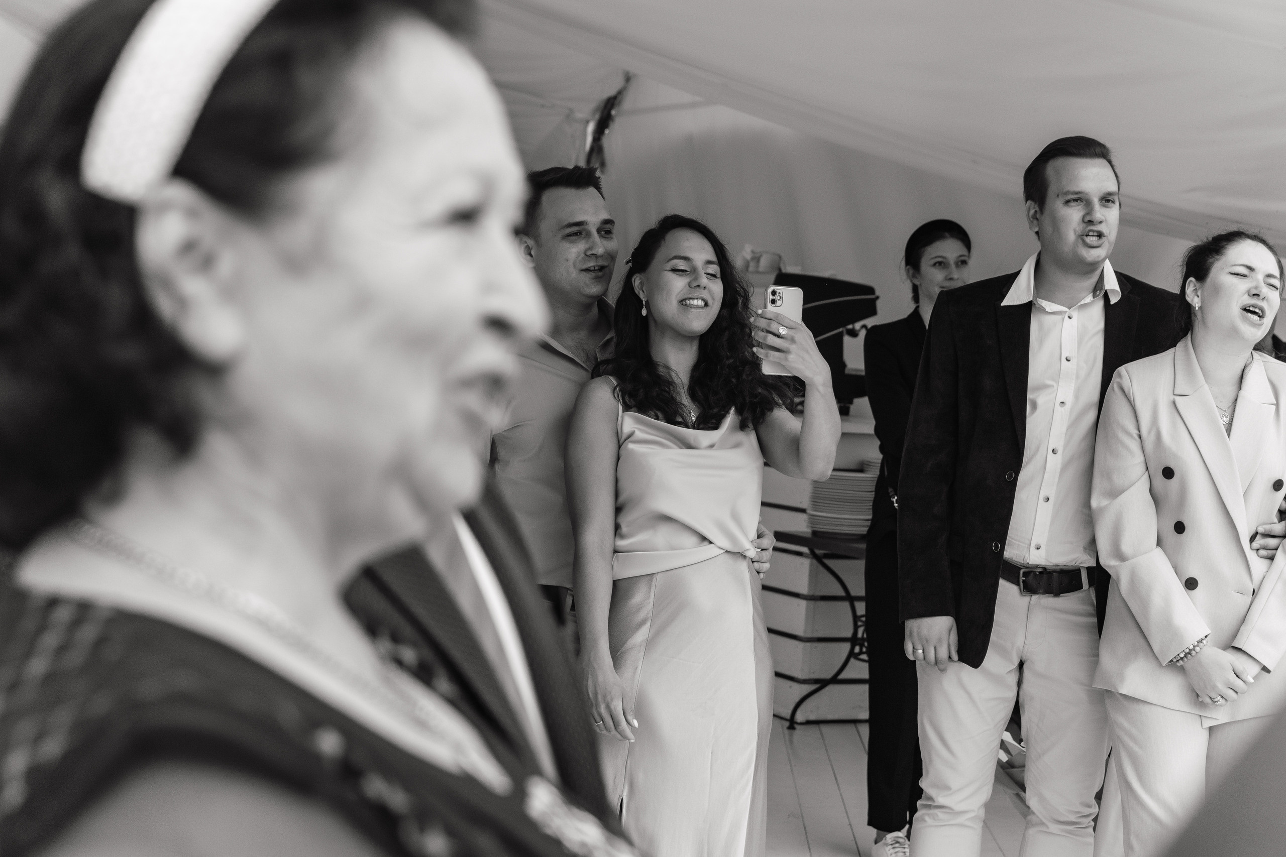 Смех, торт и танцы