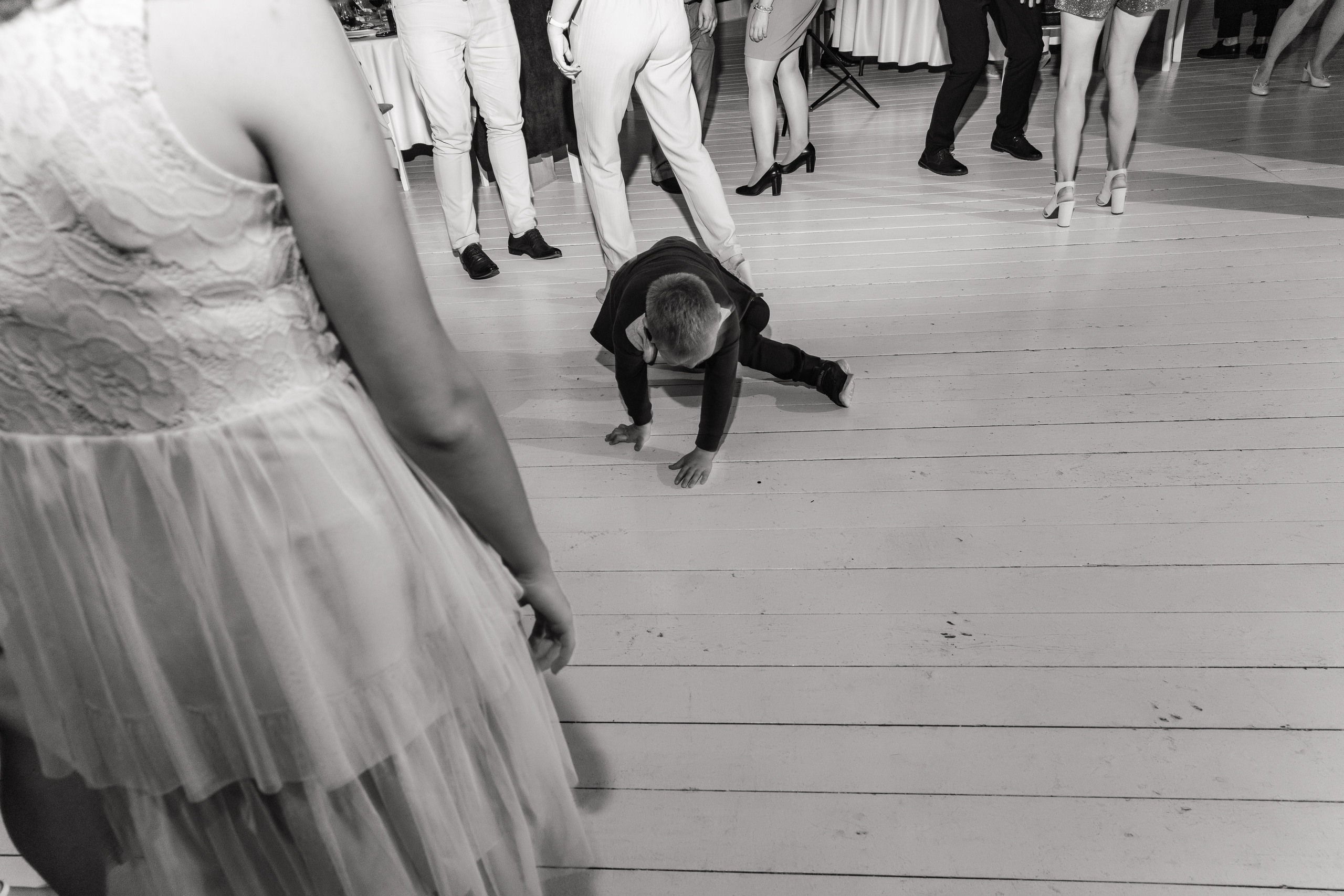 Смех, торт и танцы