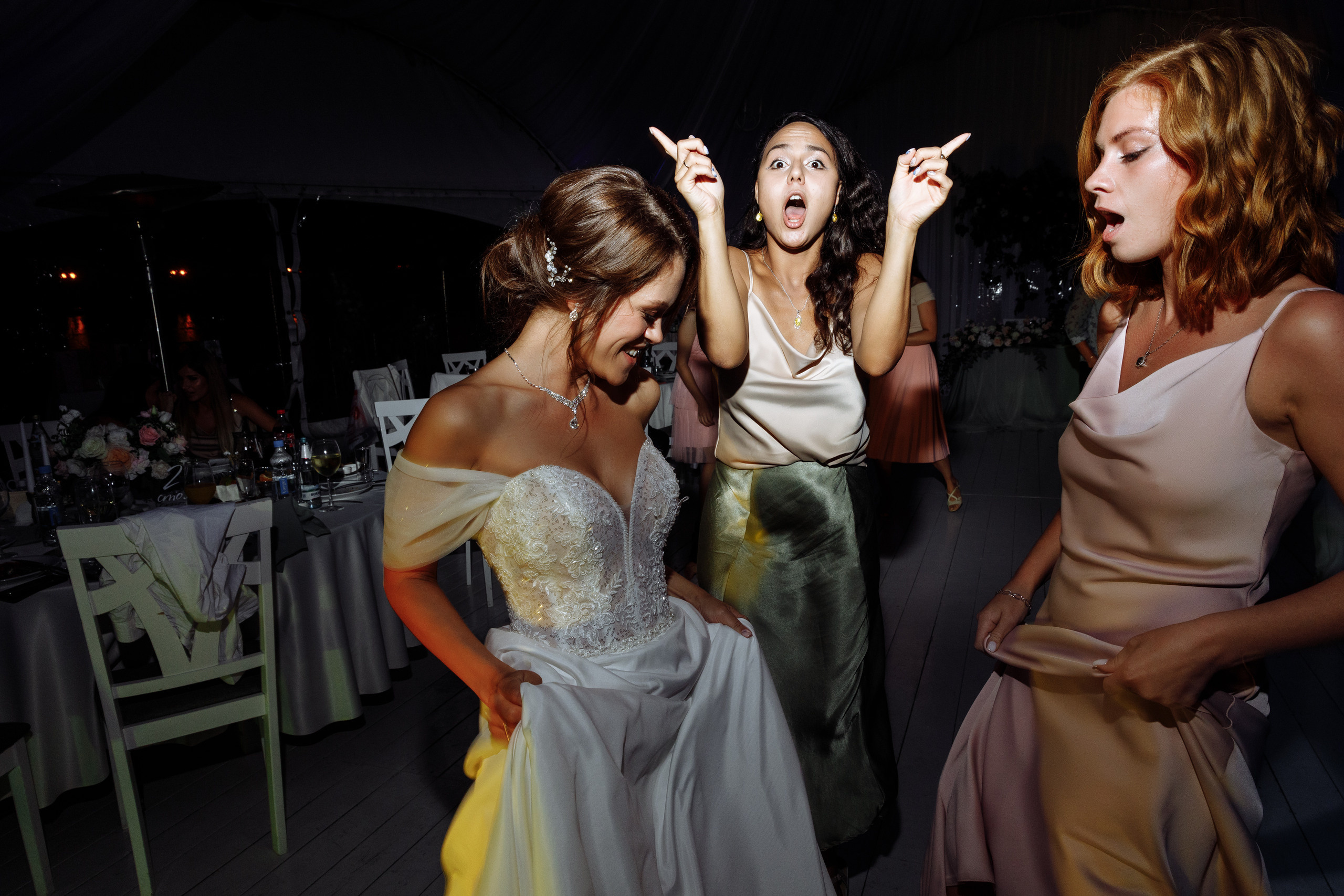 Смех, торт и танцы