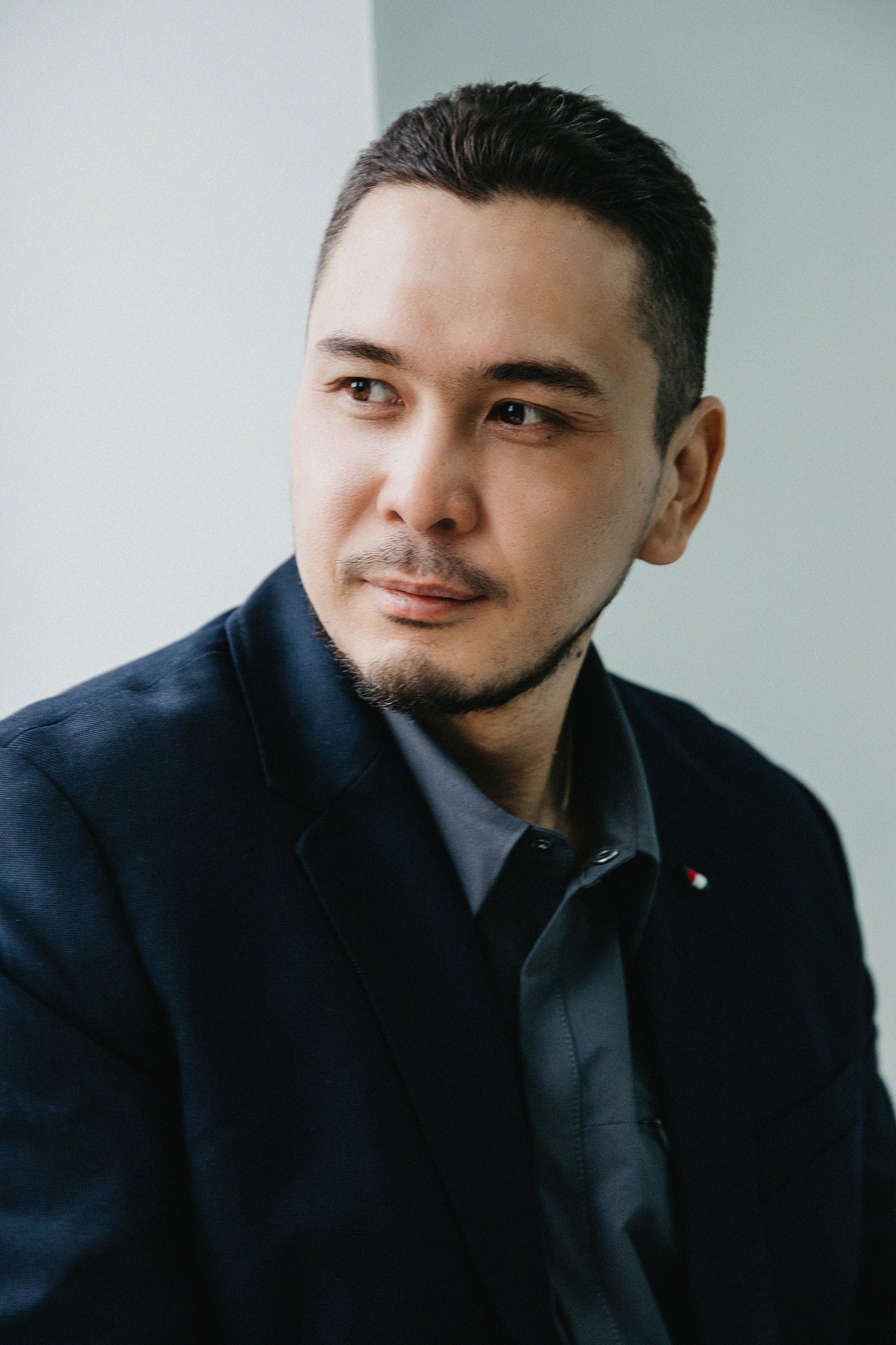 Фотосессия Нурлана в фотостудии Пространство. Свадебный, семейный и портретный фотограф в Алматы, Костанай