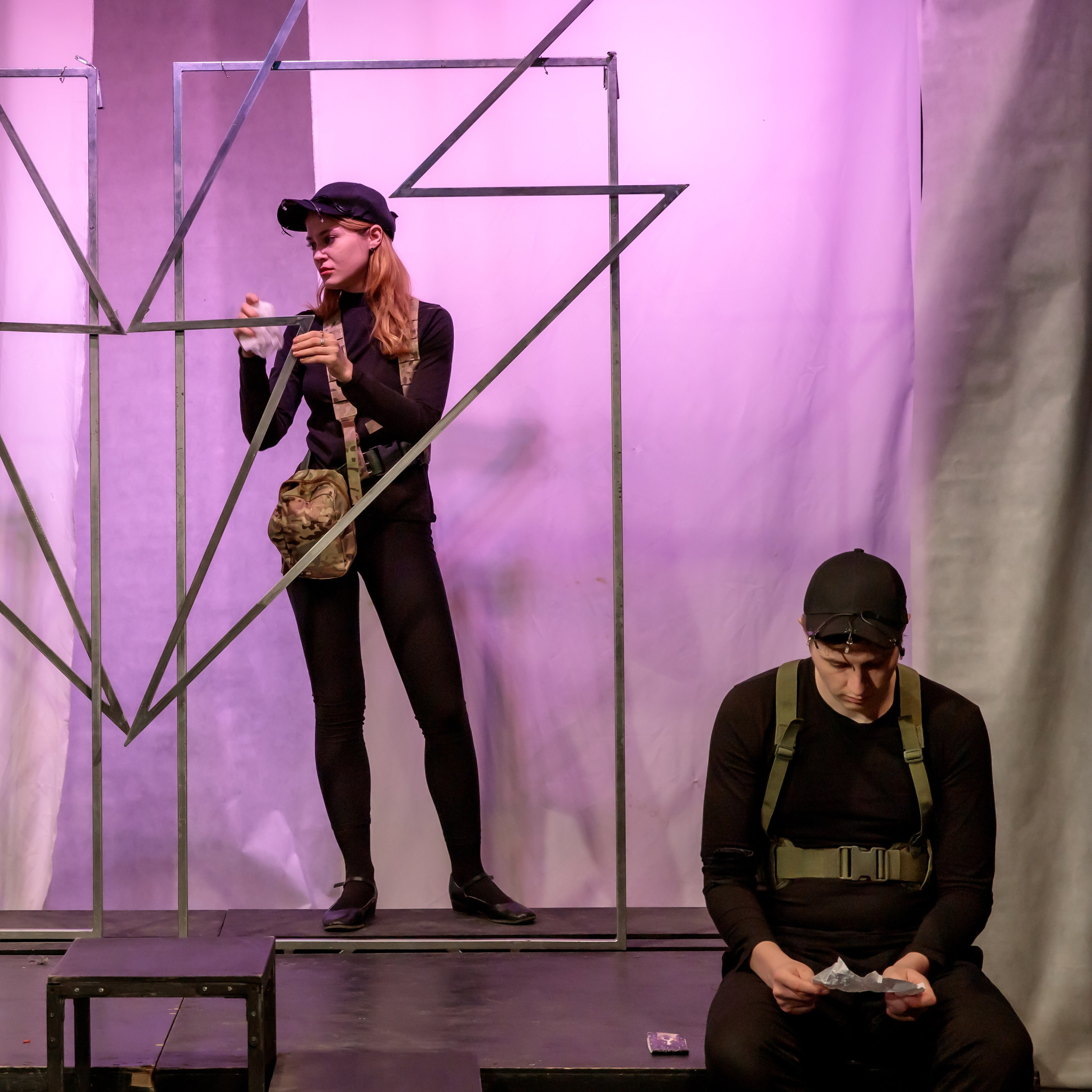 Смотри наверх!. Санкт-Петербургский драматический театр «Палитра»