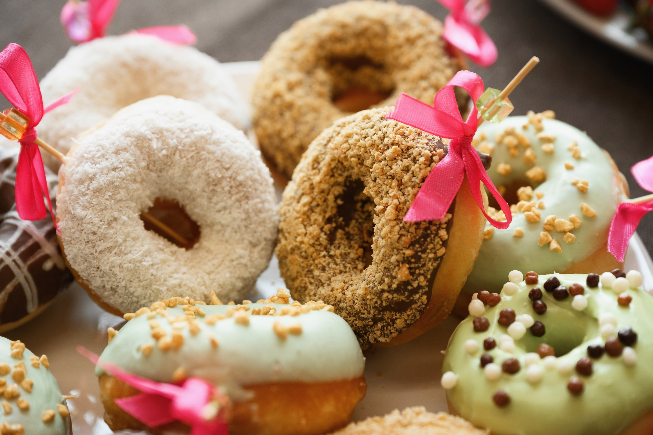 Фотосъемка дня рождения в Петропавловске-Камчатском. Яркая фотосессия дня рождения на природе в Петропавловске-Камчатском. Веселые моменты праздника с друзьями в кадре. Профессиональная съемка детских и взрослых дней рождения. Фотосессия дня рождения в Петропавловске-Камчатском.