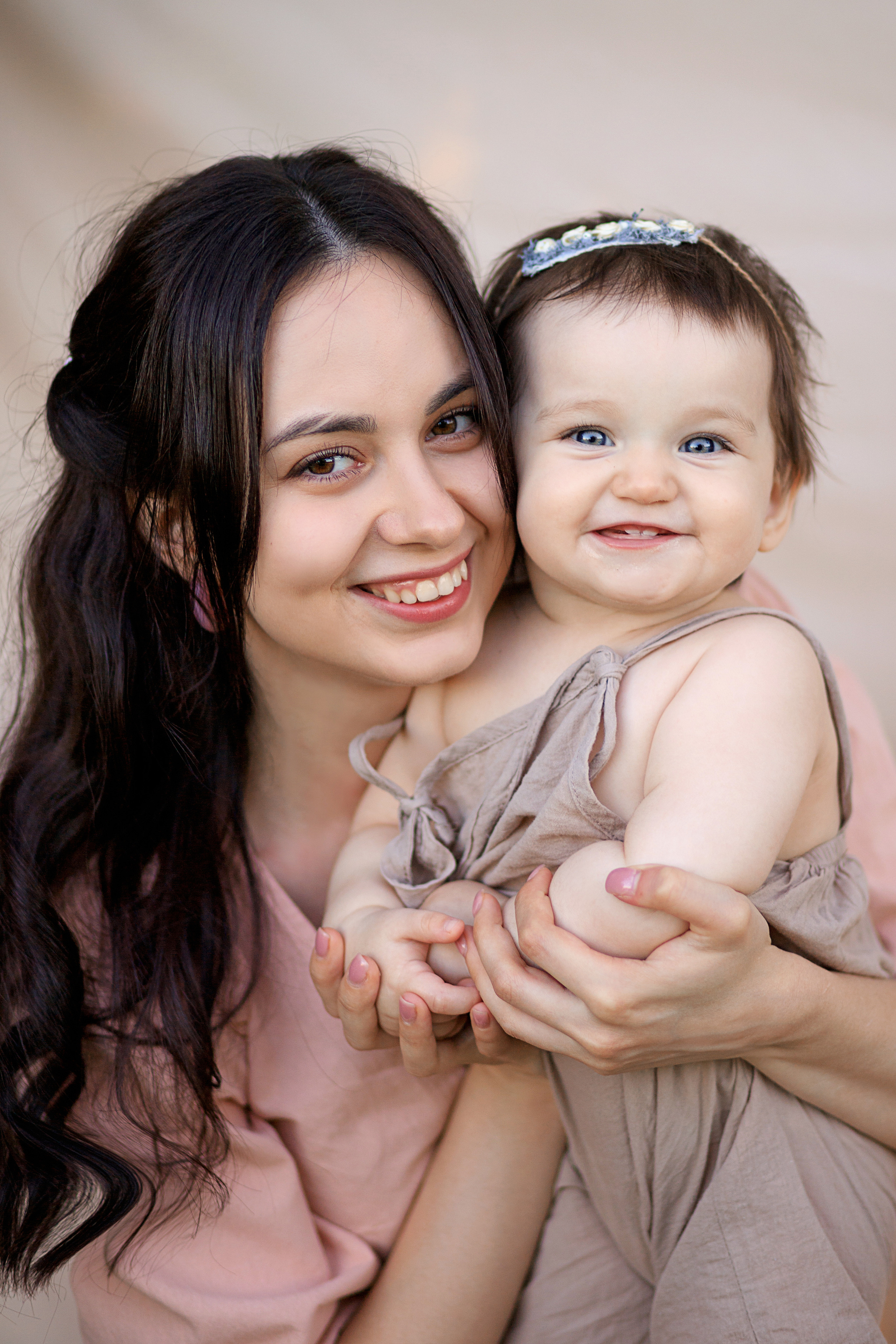 Нежная фотосессия на природе с реквизитов. Семейный и детский фотограф в Краснодаре Лафета Алена