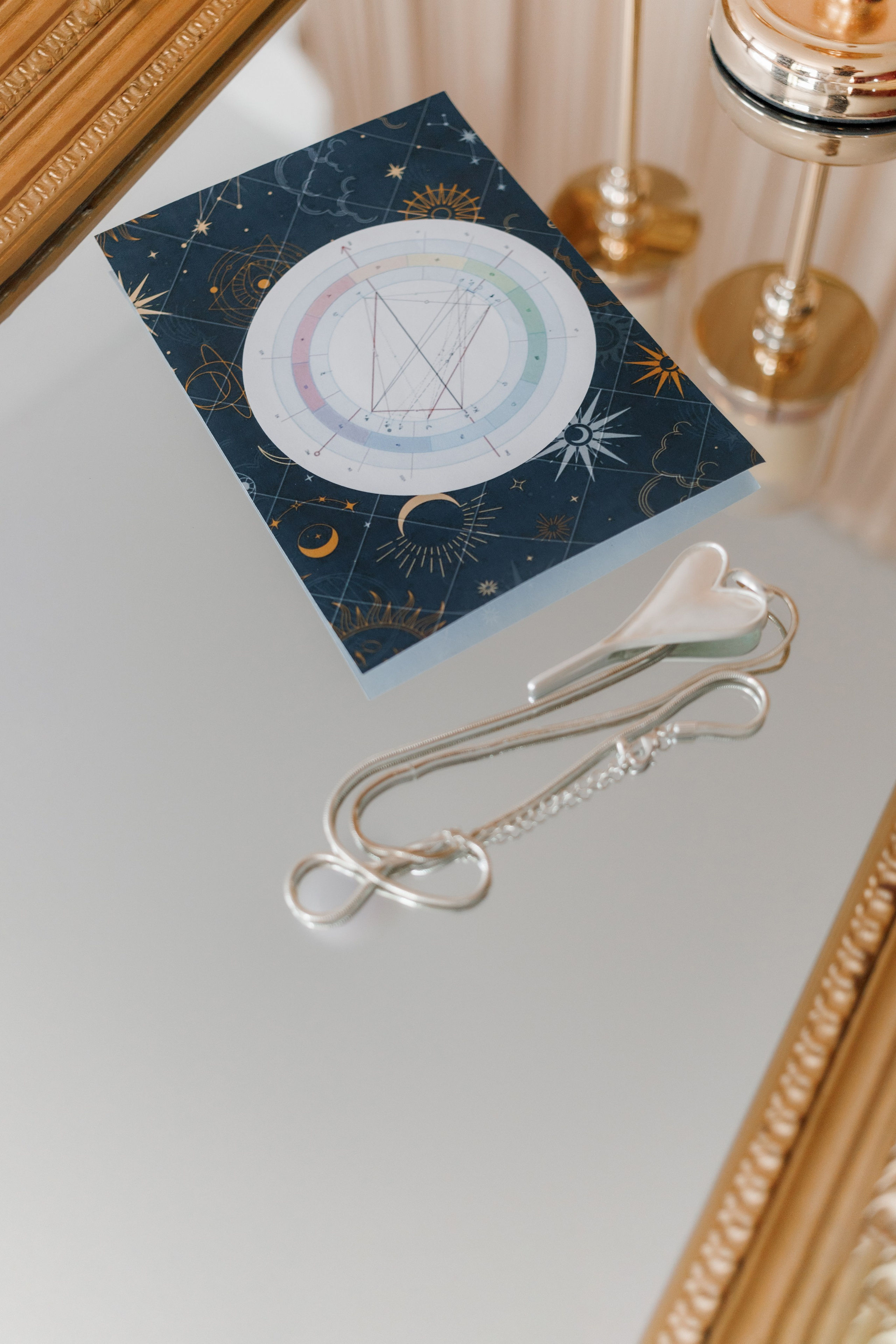 съёмка астролога в студии портрет для соцсетей