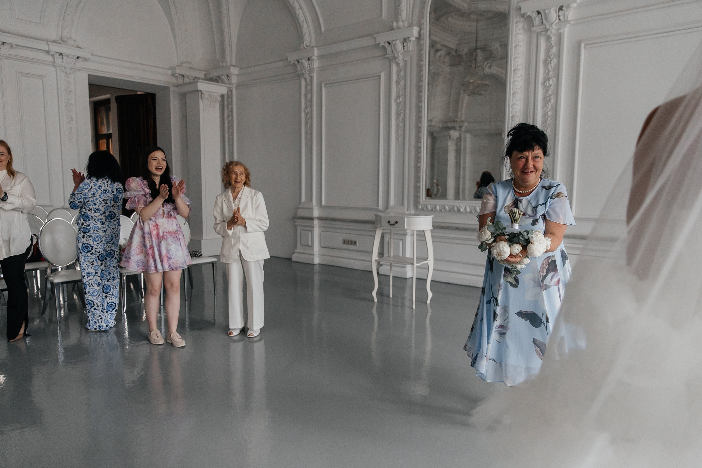 Свадебная фотосессия в отеле Twelve Reasons, роспись в особняке Спиридонова. Свадебный фотограф в Москве Элина Ларченкова. Фото, которые цепляют