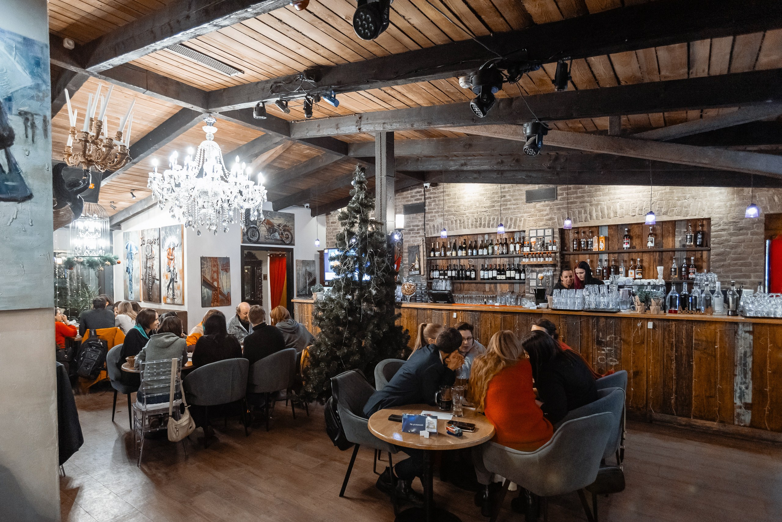 Фото с репортажной съемки квиза ЛИГА ИНДИГО. Фотограф в Санкт-Петербурге — Сергей Петров