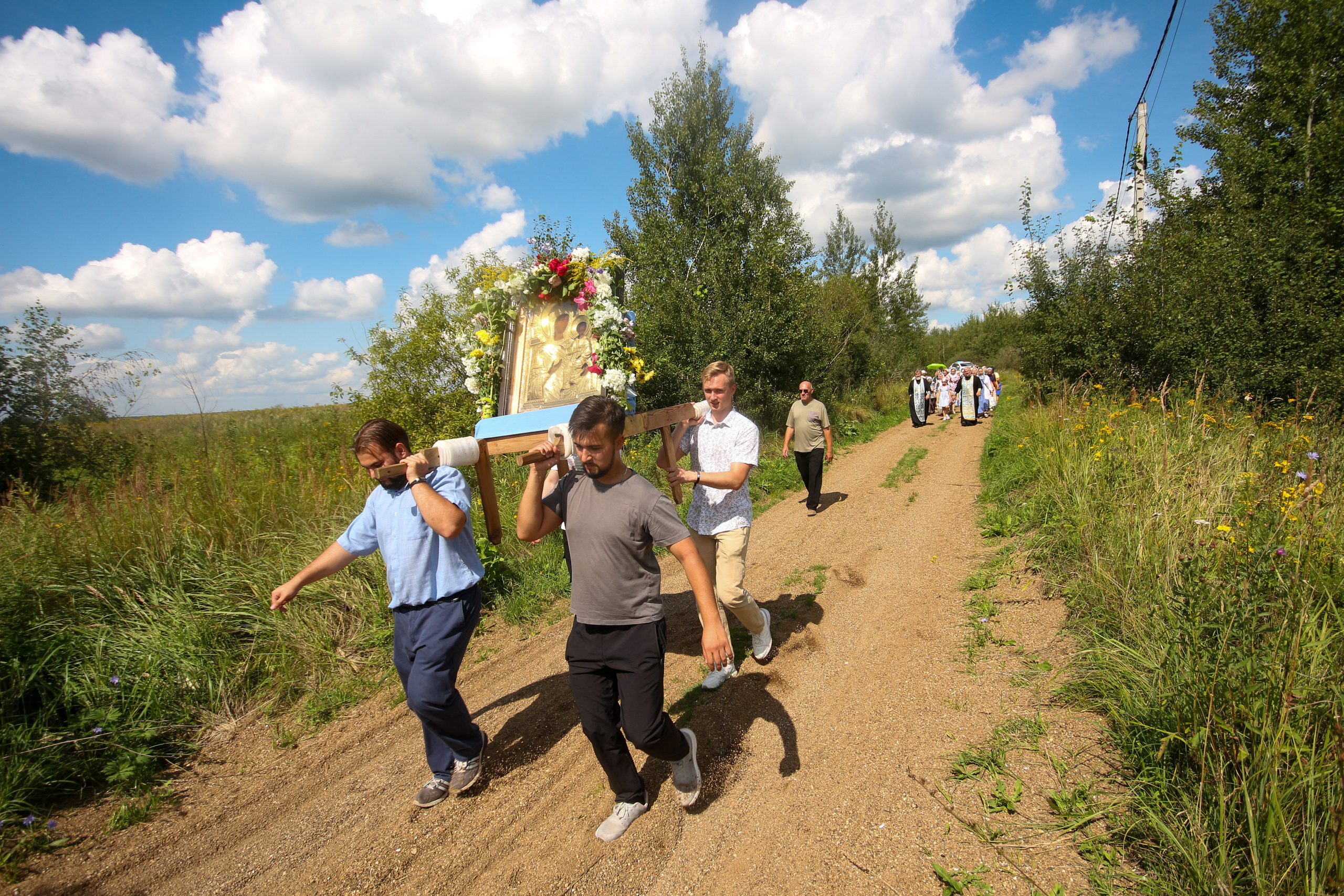 Крестный ход со Смоленской иконой Божией Матери