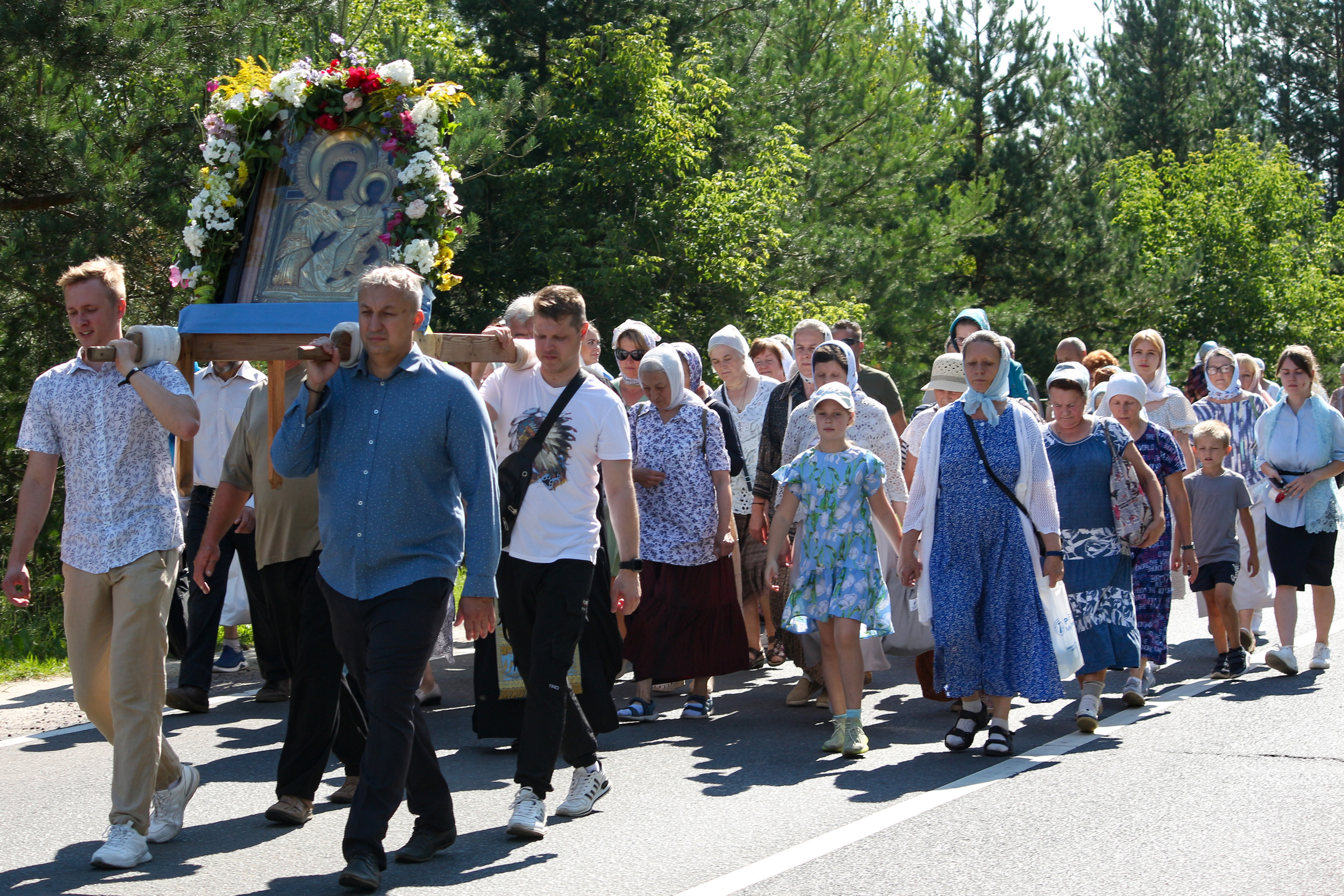 Крестный ход со Смоленской иконой Божией Матери