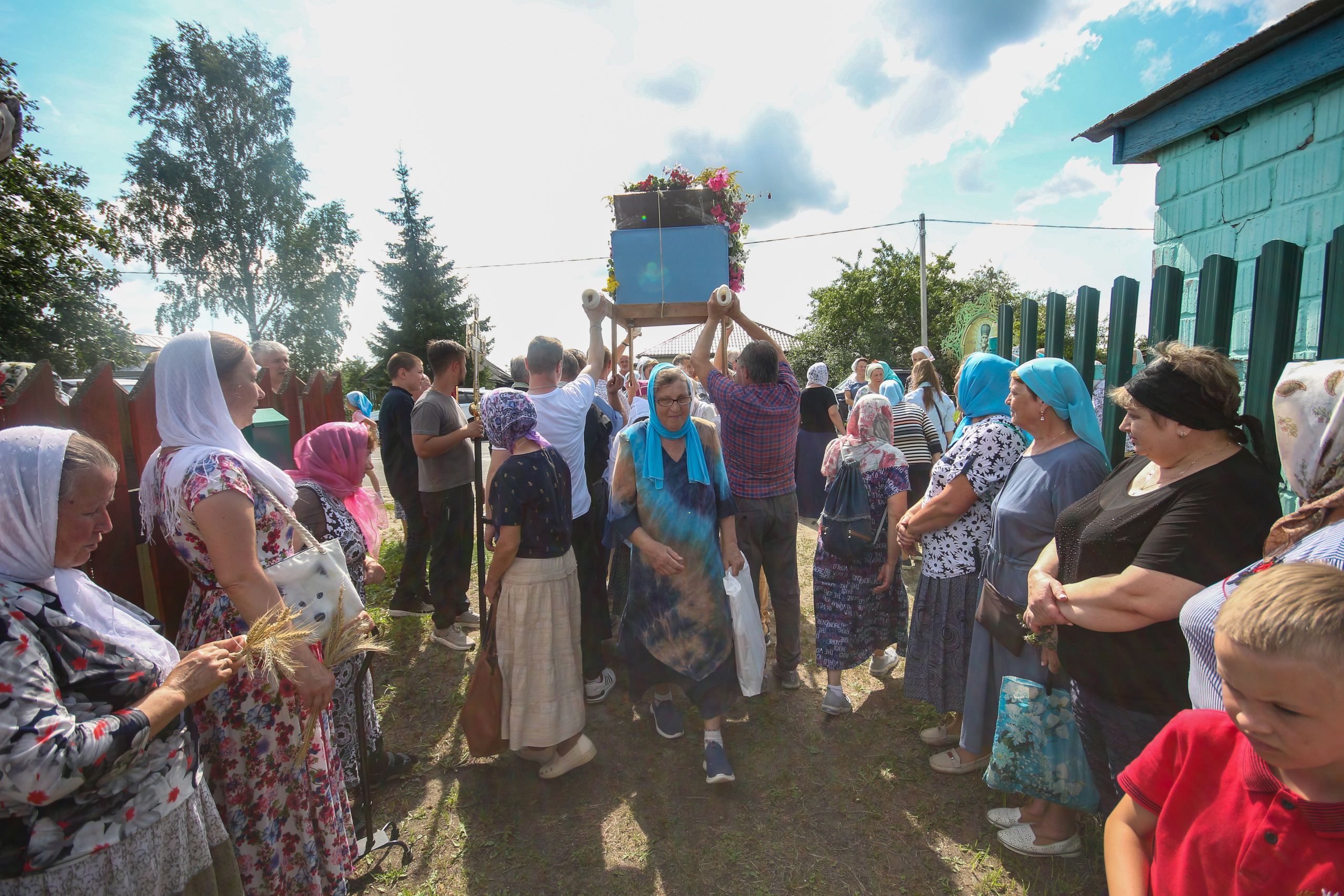 Крестный ход со Смоленской иконой Божией Матери