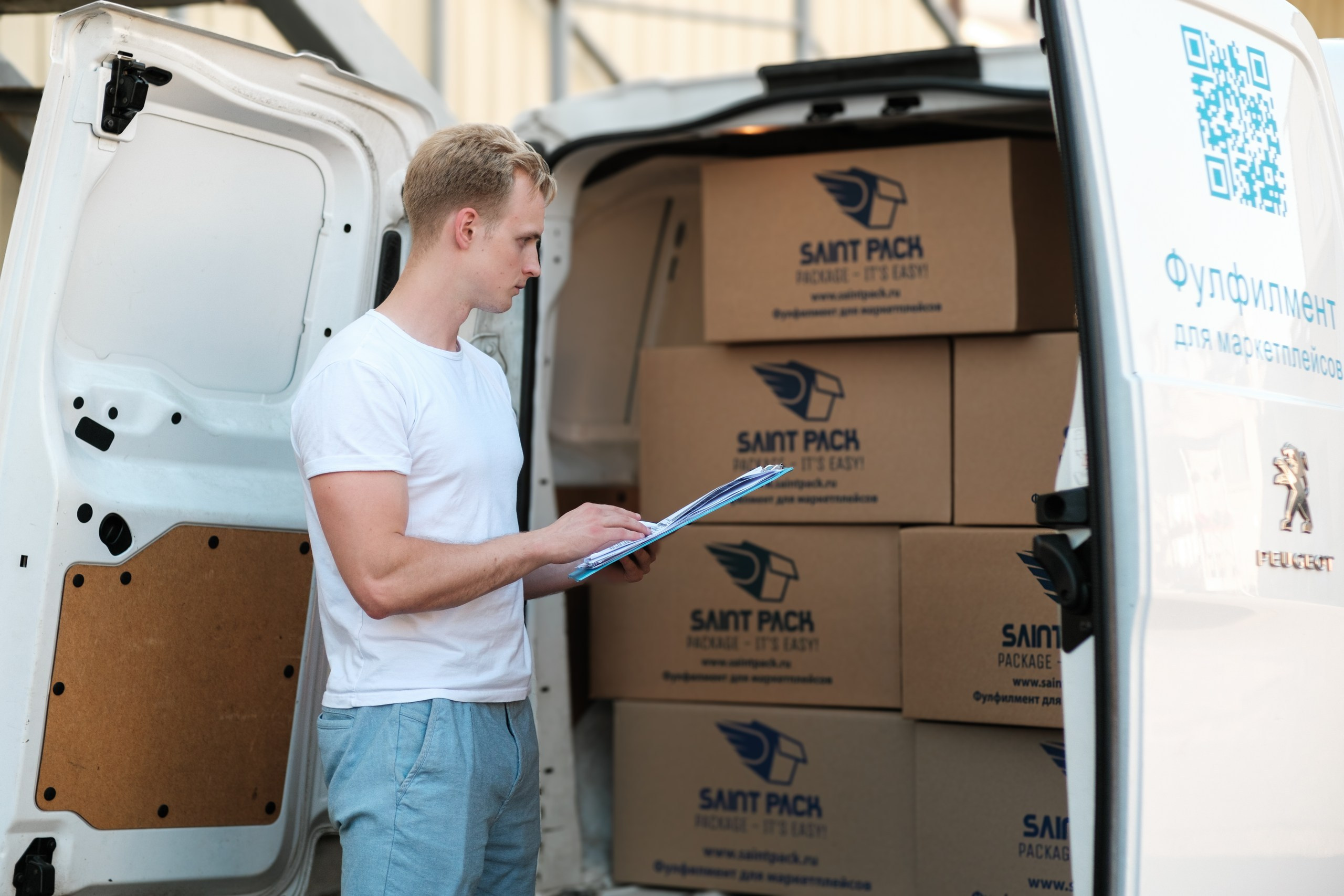 SaintPack, фуллфилмент. Интерьерный фотограф и видеограф в Санкт-Петербурге Вадим Балбашевский