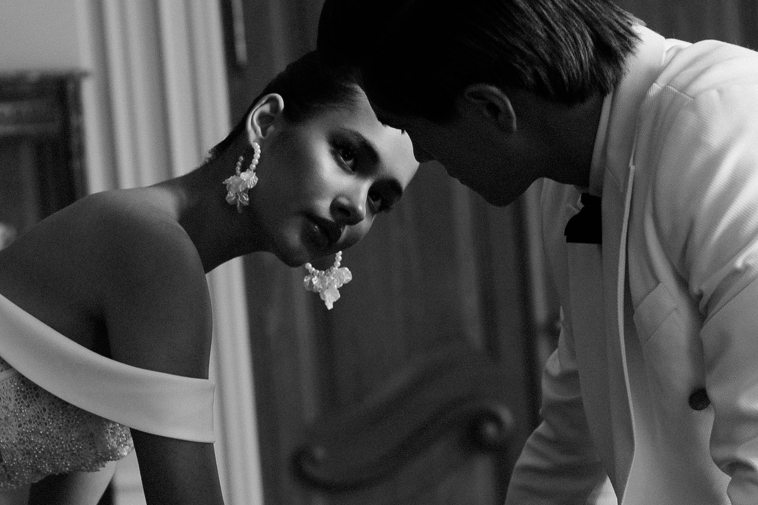 Съёмка в Trezzini Palace СПб — винтажный номер и чёрно-белая история. Свадебный фотограф Дмитрий Родионов — Санкт-Петербург и Ленинградская область