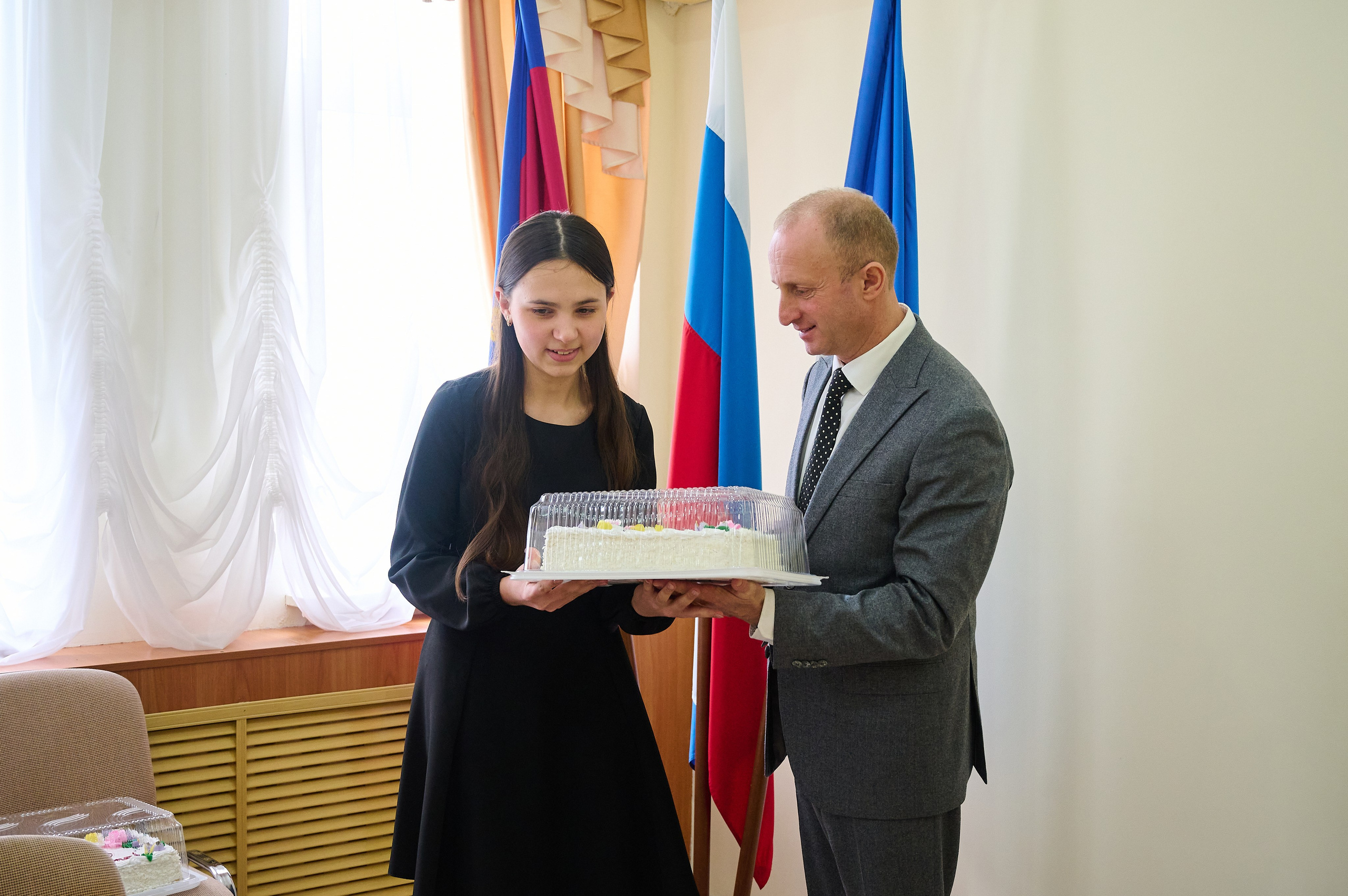 Поздравления девочкам Кабардинки от Главы округа Кялова Г.Е. Жизнь курорта Кабардинка в фотографиях