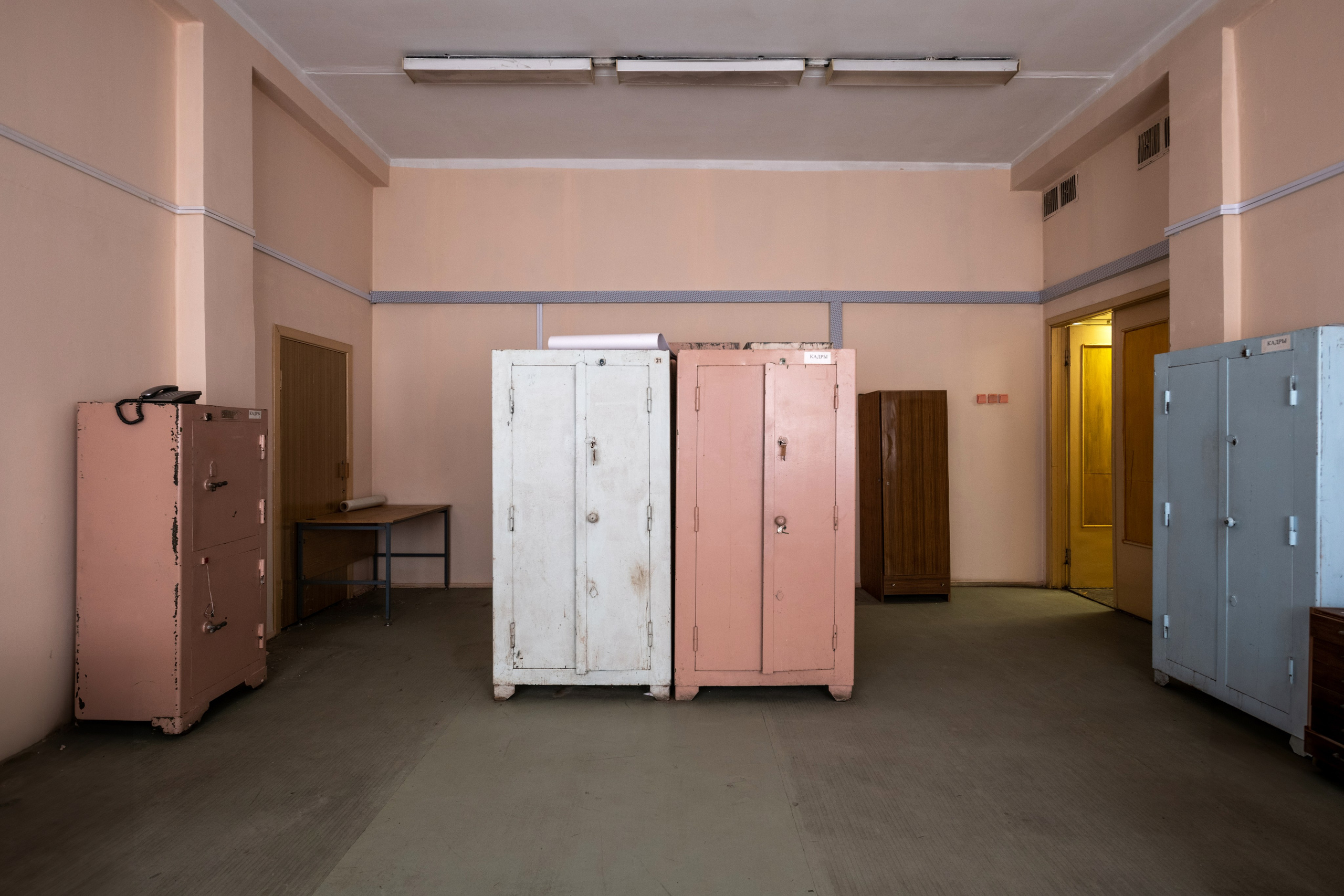 Заброшенное здание. Роман Свободный — интерьерная и архитектурная съёмка, Москва и МО