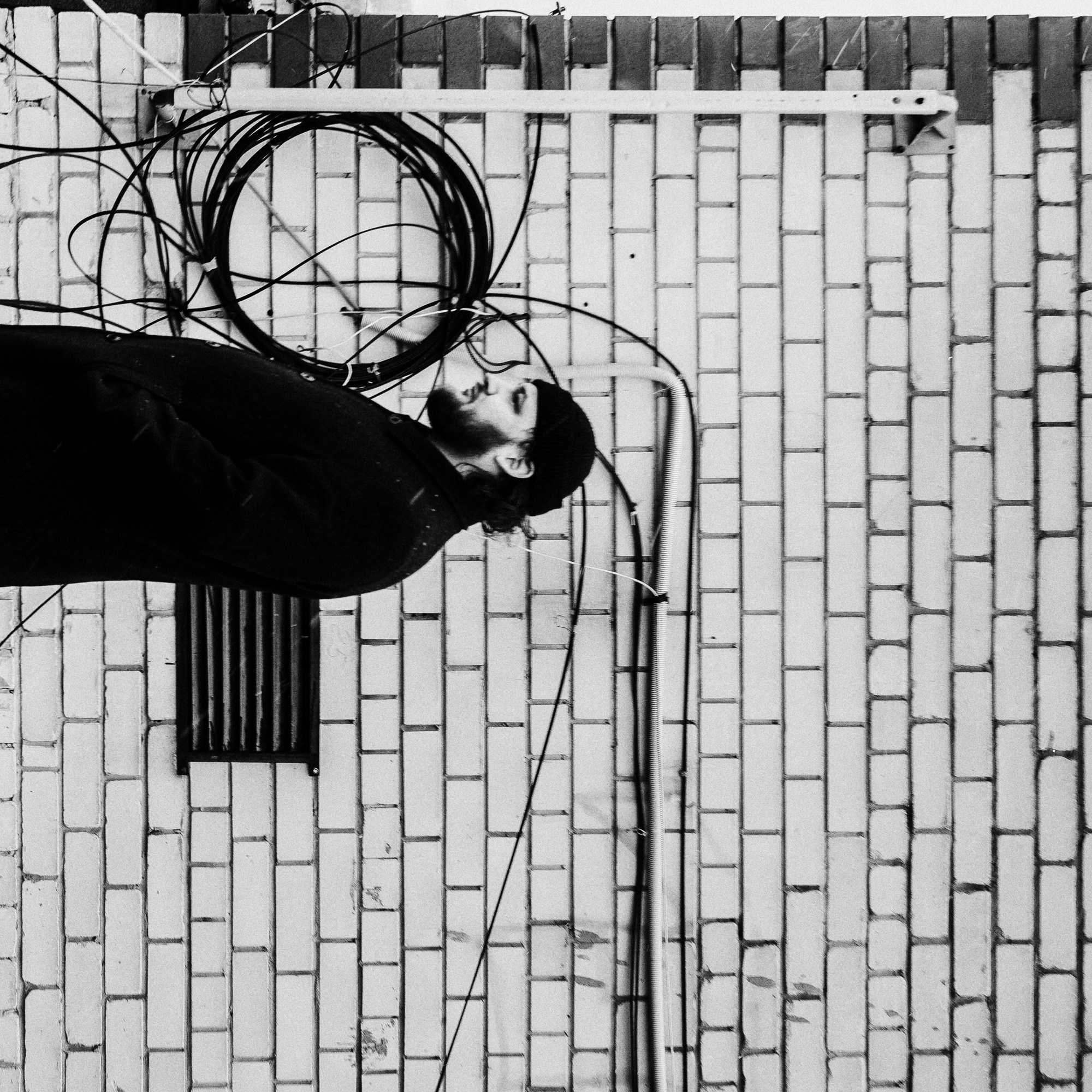 Мужской портрет на крыше в Тюмени Дарья Мустафина. Портретный фотограф Тюмень Дарья Мустафина