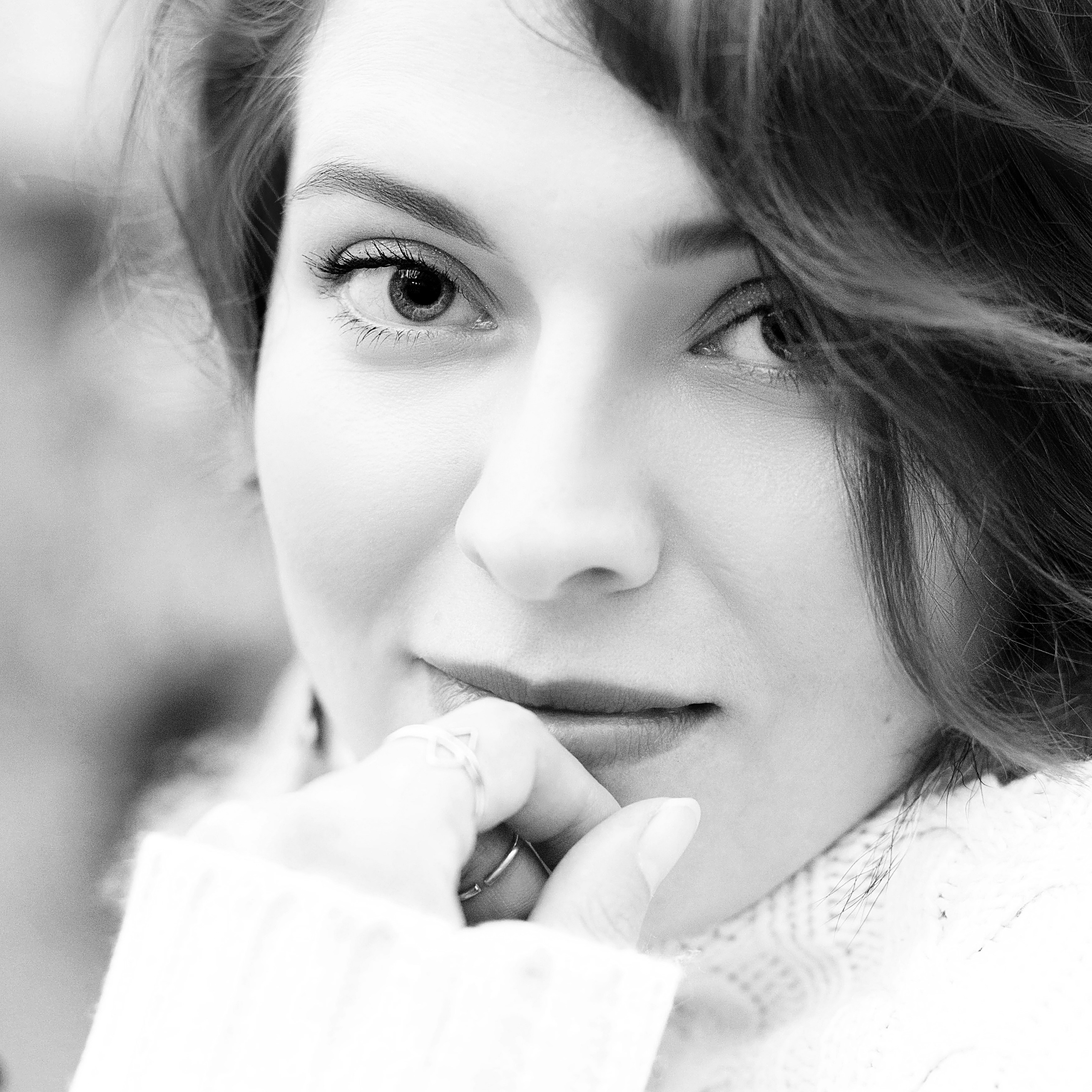 Черно-белый минималистичный портрет | Избранные работы в Санкт-Петербурге. Портретные фотосессии, контент-съемки, репортаж