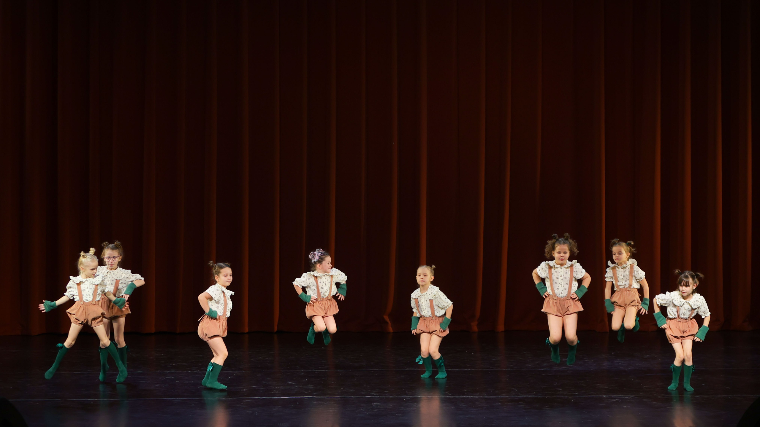 Фестиваль хореографического искусства «КУБОК ЛЕГЕНДЫ — 2025». Выпускные альбомы и школьный фотограф в Подольске, Троицке, Щербинке, Москве и Московской области