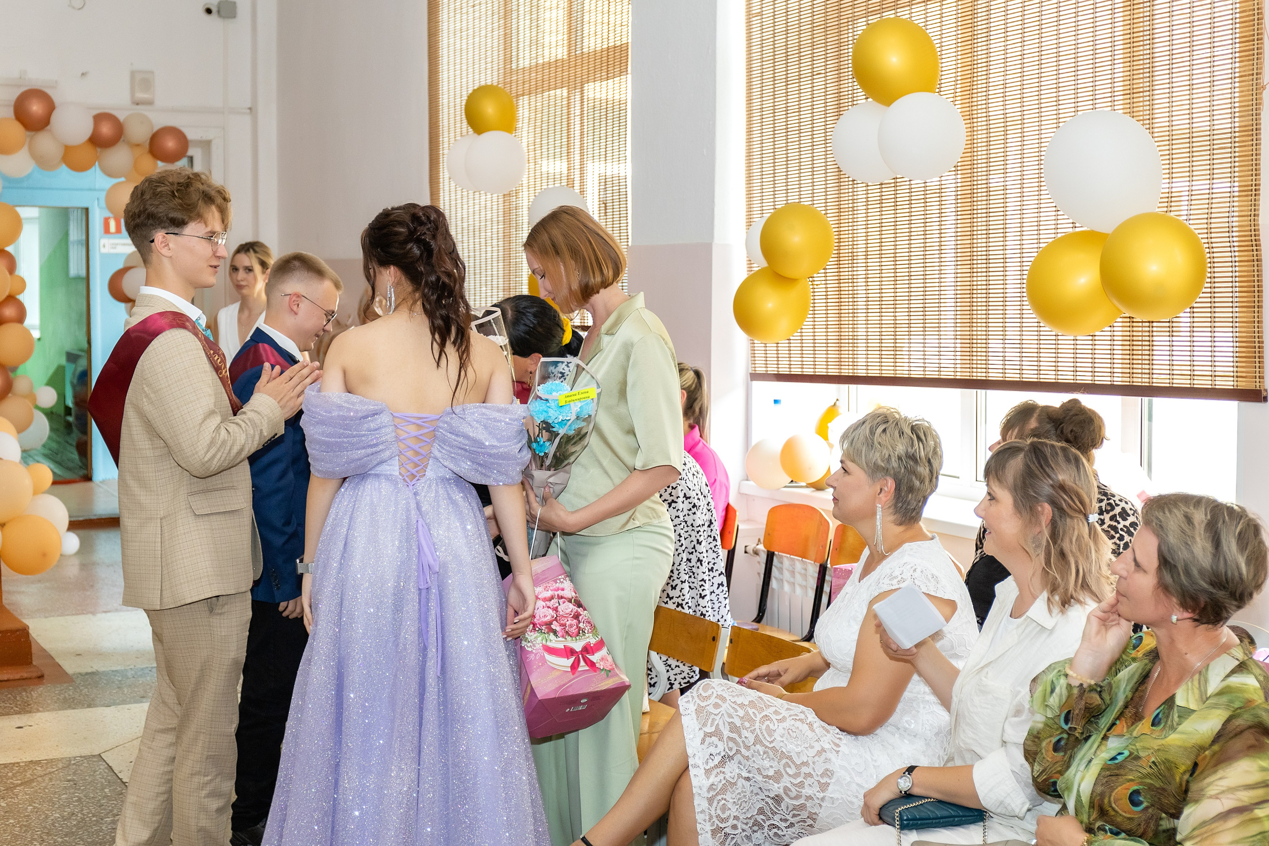 Выпускной. Школа 22, 11 класс. Стильный выпускной альбом Владивосток фотограф Вероника Мигачева