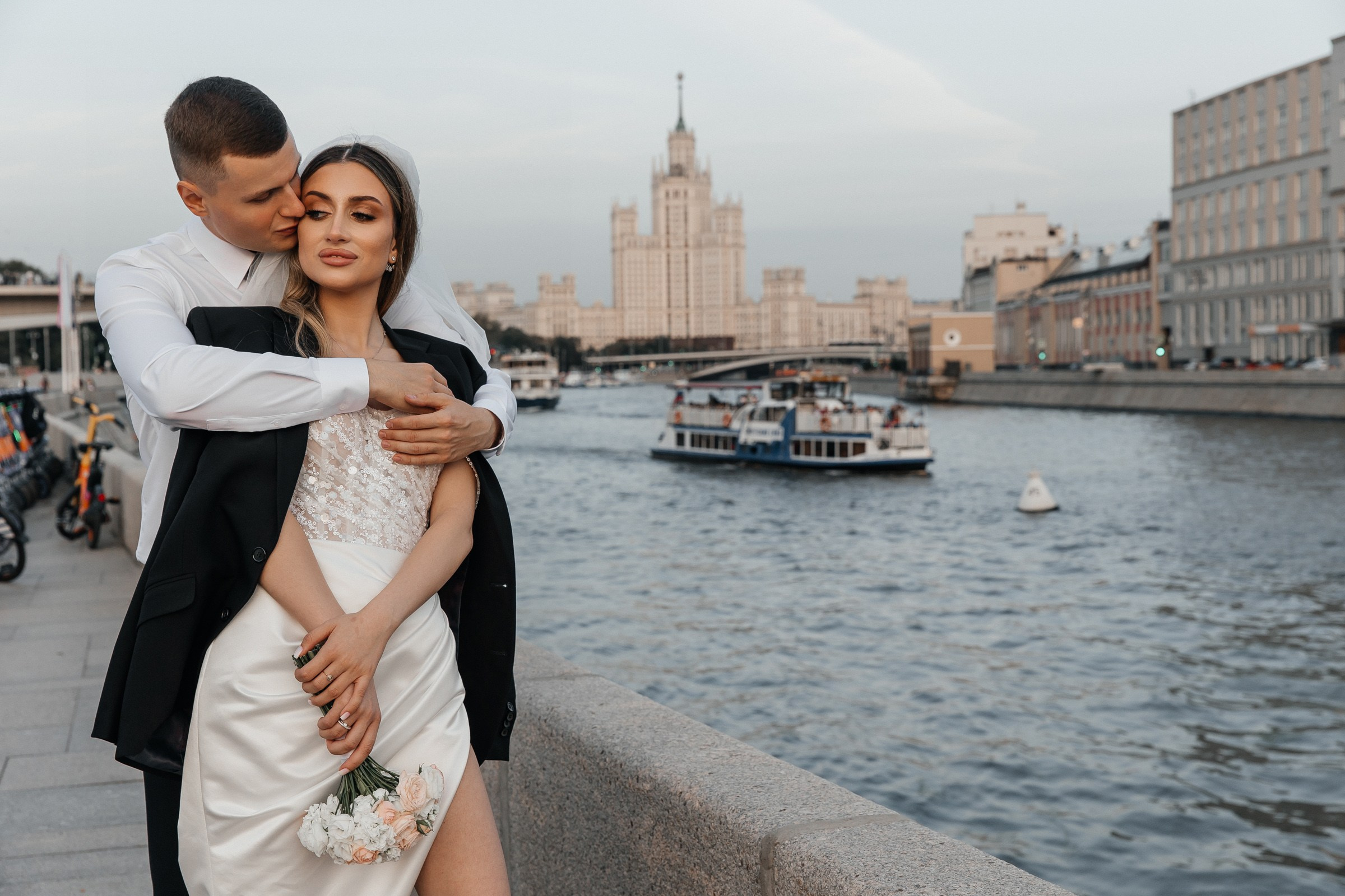 Свадебная фотосессия в Марриоте. Свадебный фотограф в Москве Элина Ларченкова. Фото, которые цепляют