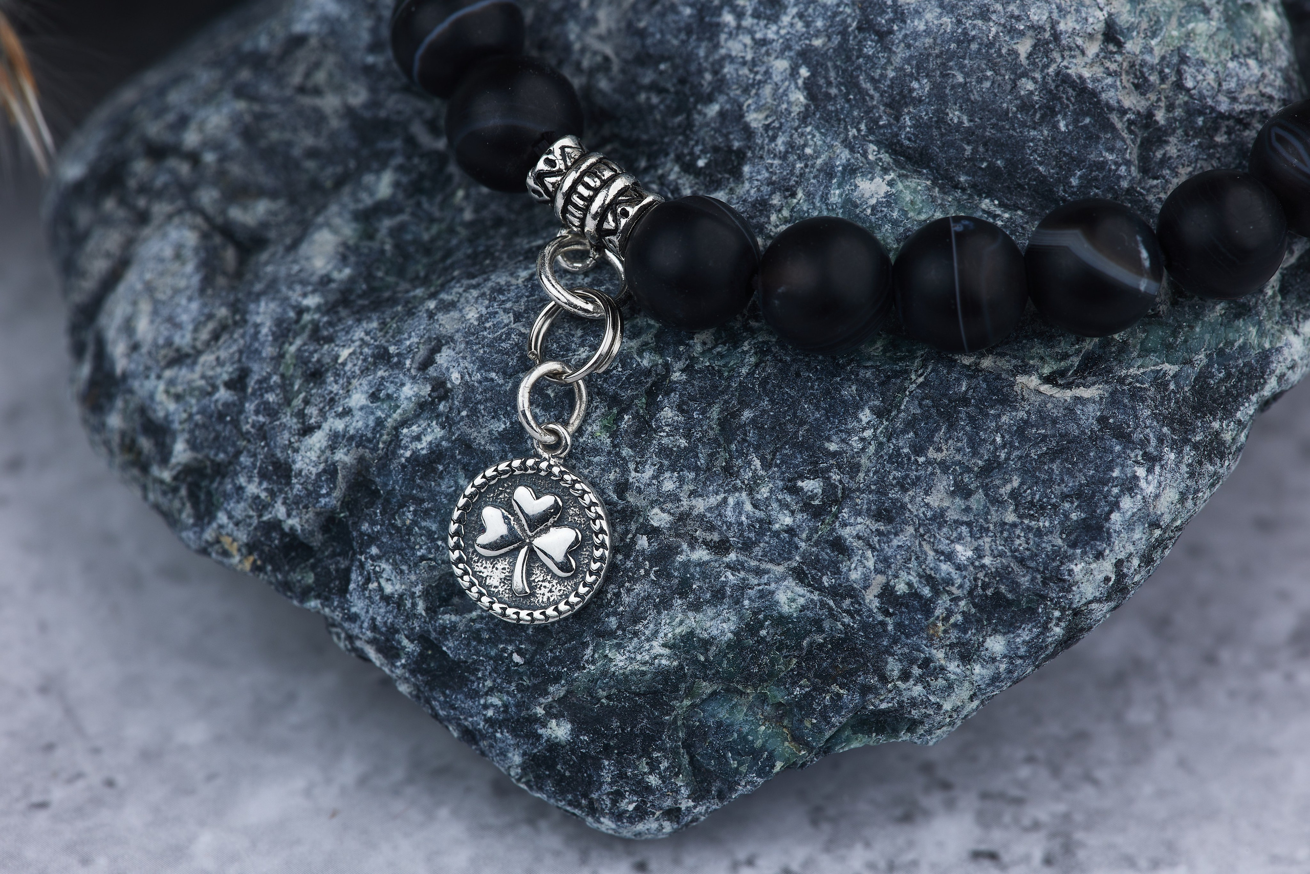 Фотосъёмка для маркетплейсов. Каталожная съёмка. Одежда. Украшения. Выпускные альбомы в Томске. Фотограф Сергей Стёпин