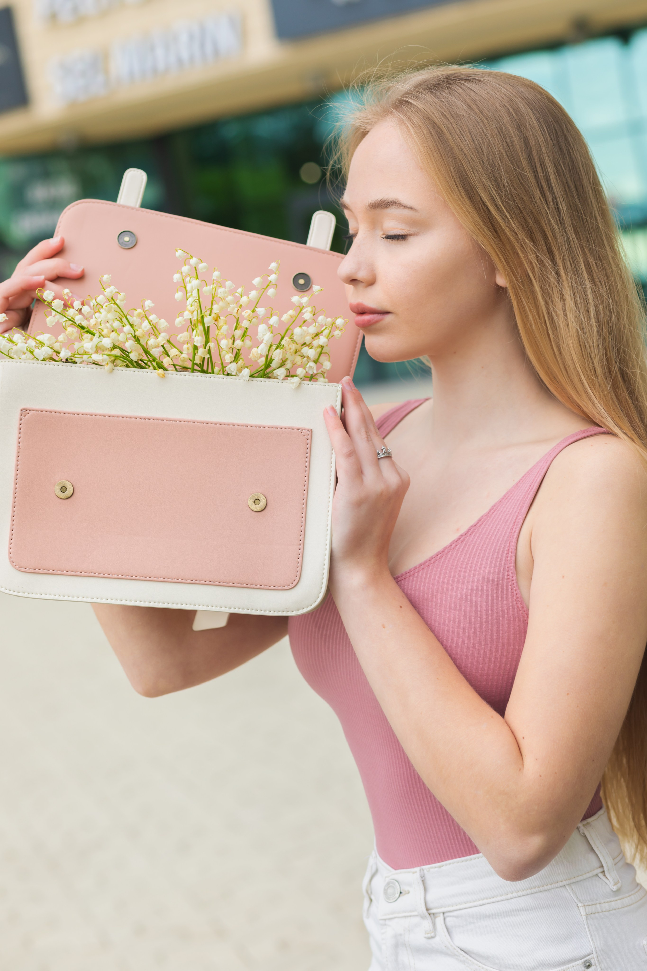 Фото Сумки на улице. Фотограф г. Москва