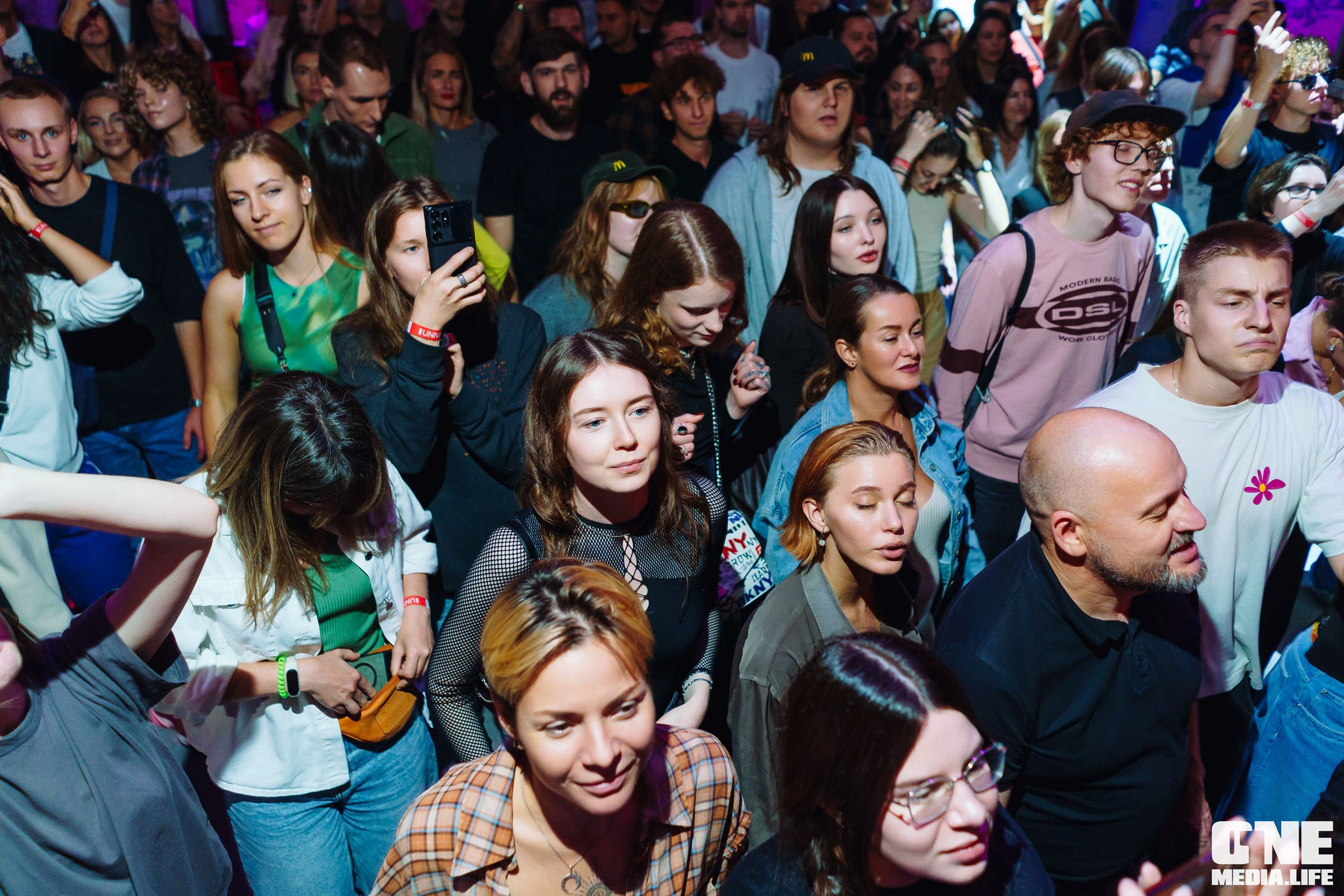 Фоторепортаж из клуба UNIVERSAL. One Media Life: фоторепортажи, фотоотчеты с мероприятий и заведений