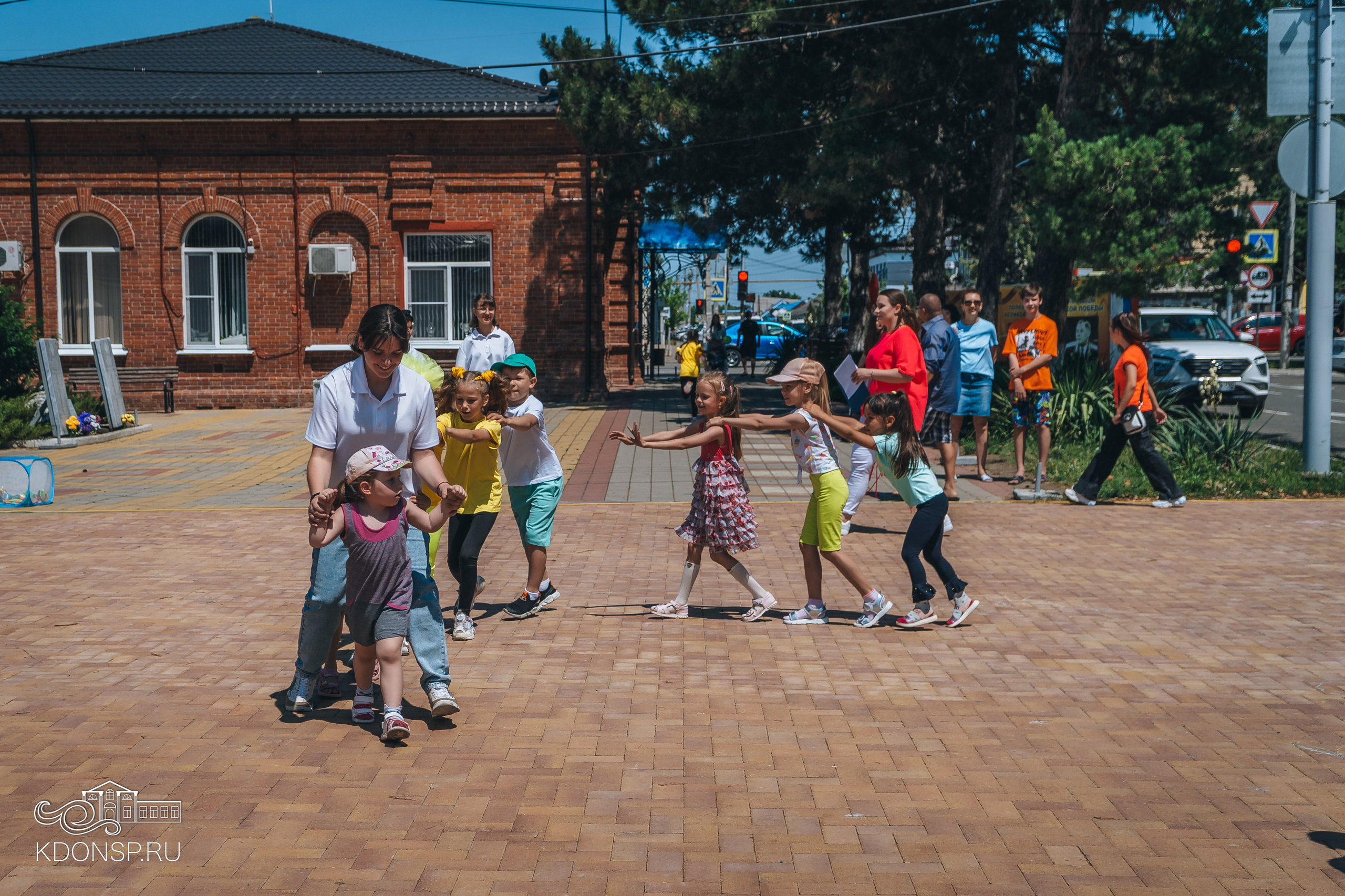 Должны смеяться дети. Новотитаровский Дом культуры