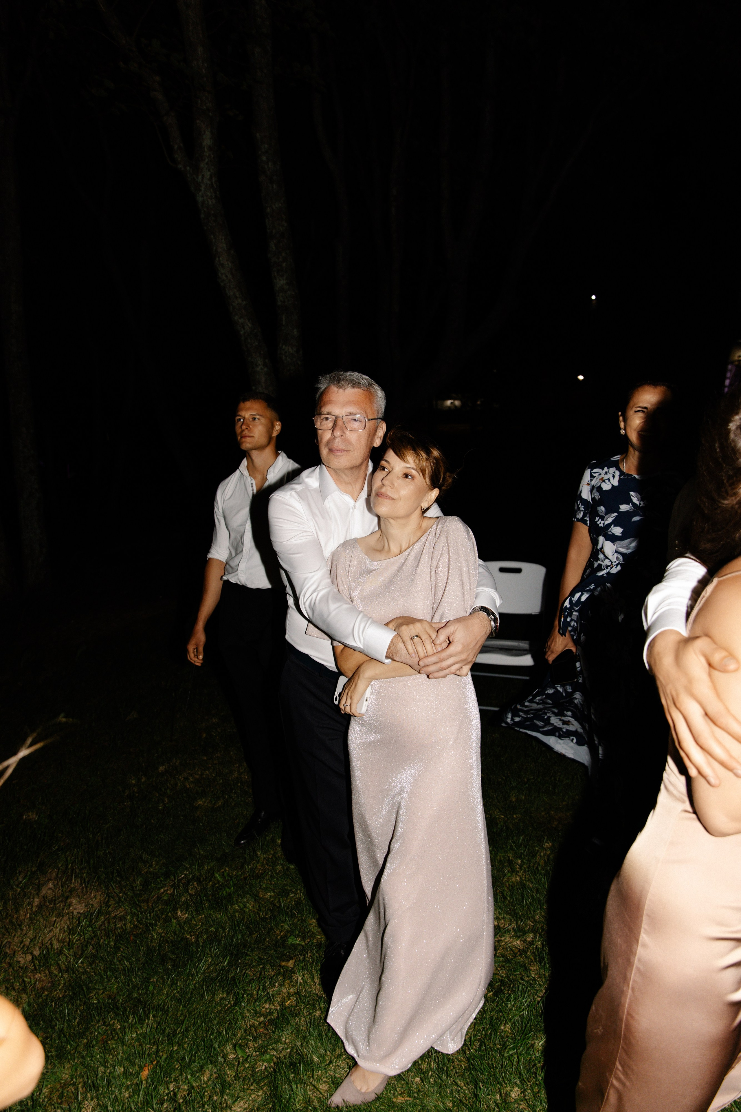 Я создаю профессиональные фотографии, которые сохраняют эмоции, детали и атмосферу вашего праздника. Свадебный фотограф во Владивостоке