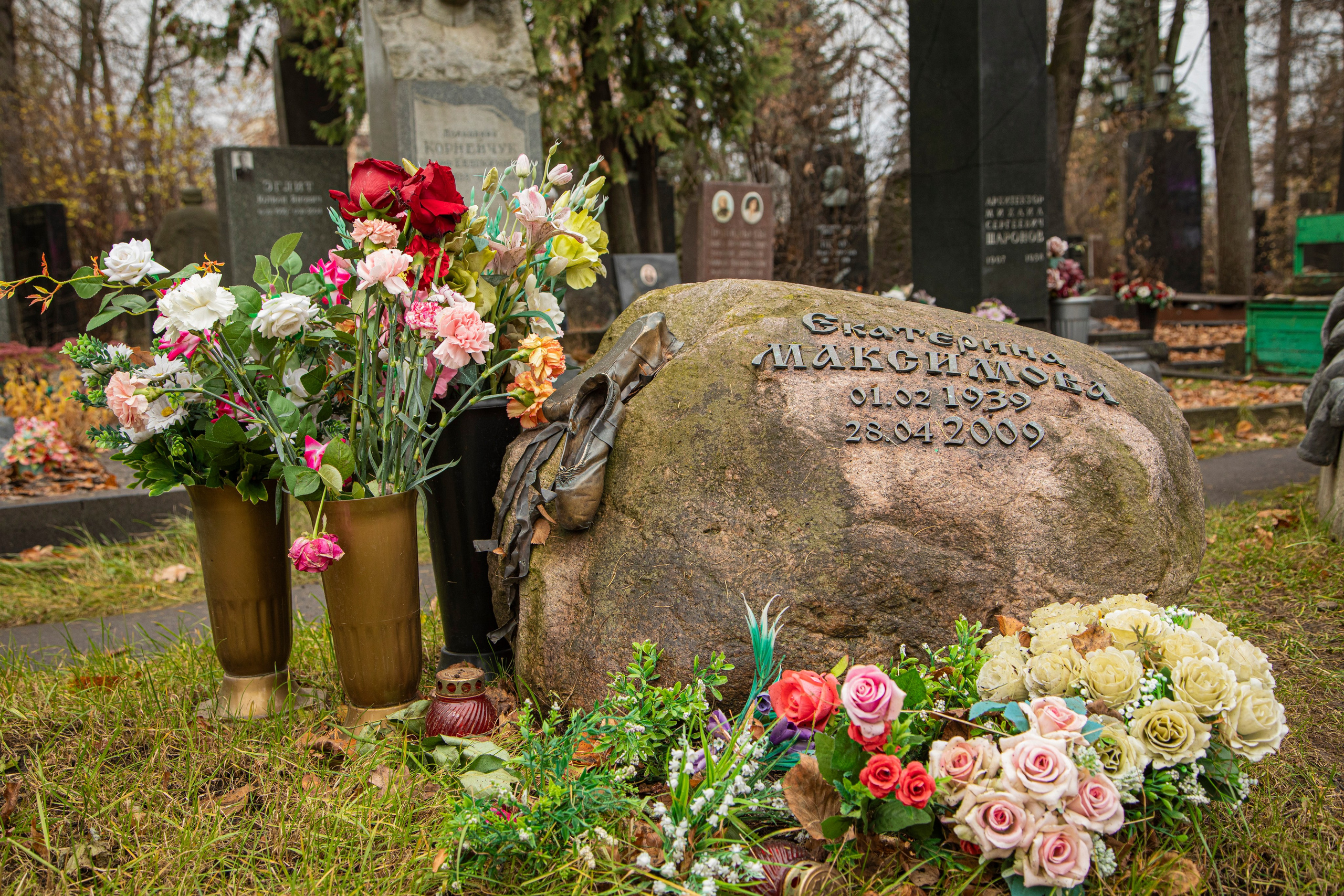 Осенняя прогулка по Новодевичьему кладбищу. Фотограф Сергей Ловкий