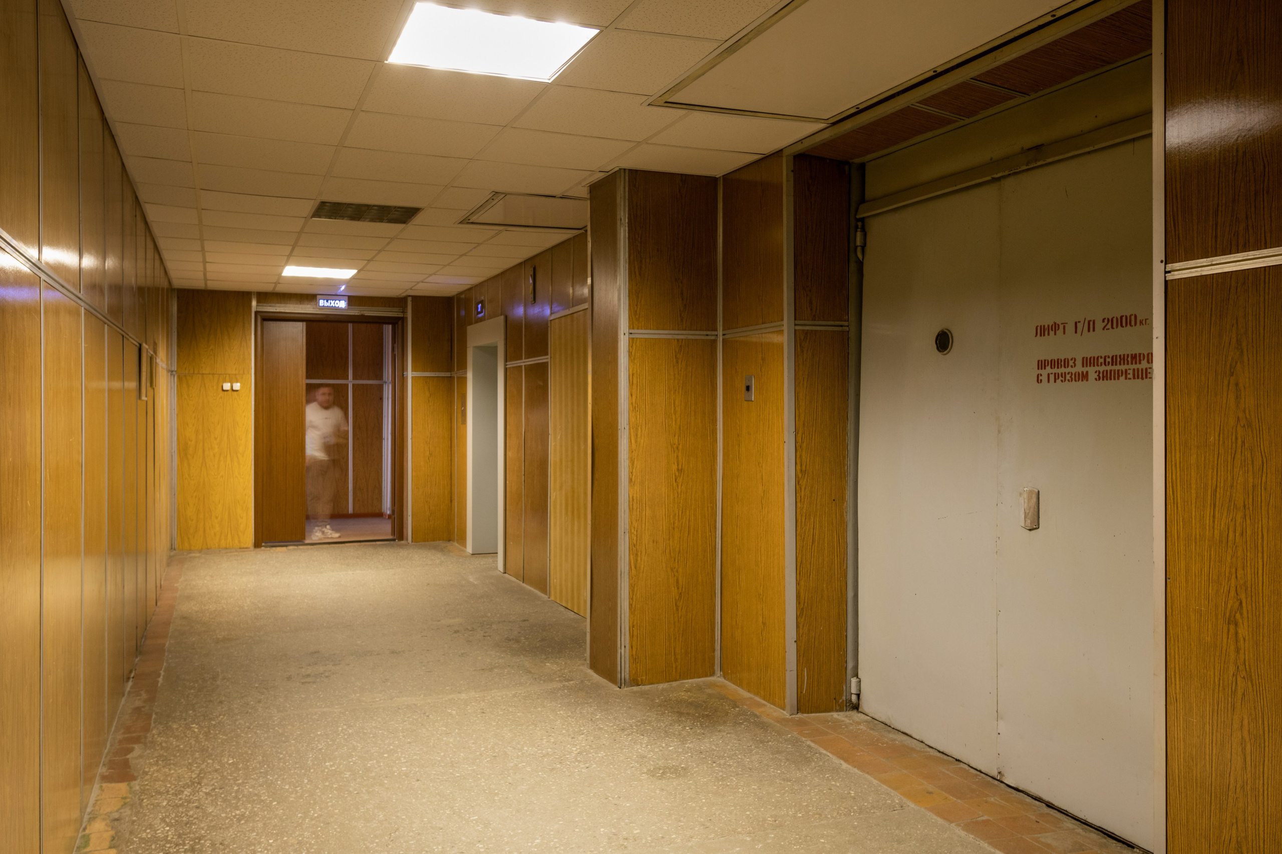 Заброшенное здание. Роман Свободный — интерьерная и архитектурная съёмка, Москва и МО