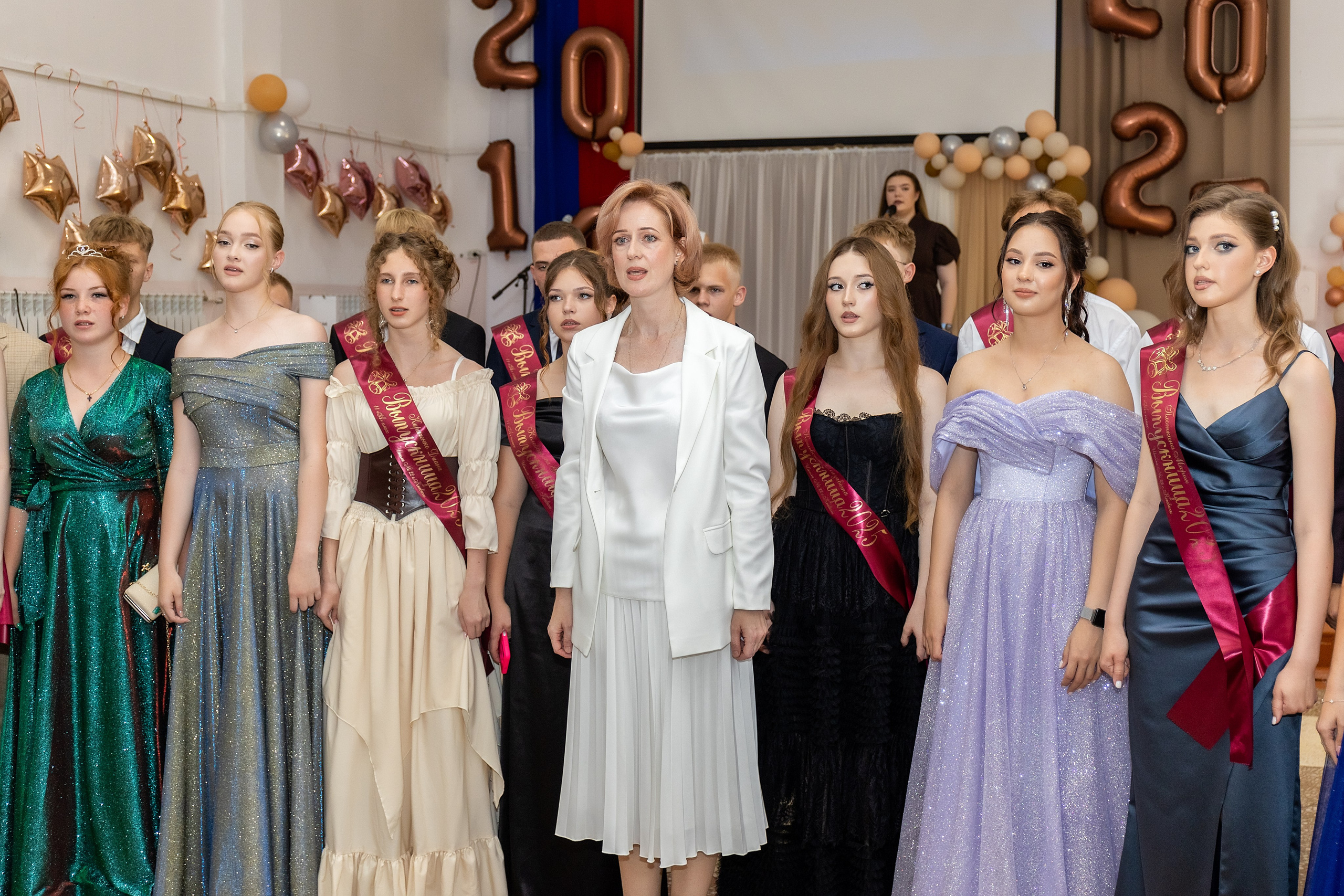 Выпускной. Школа 22, 11 класс. Стильный выпускной альбом Владивосток фотограф Вероника Мигачева