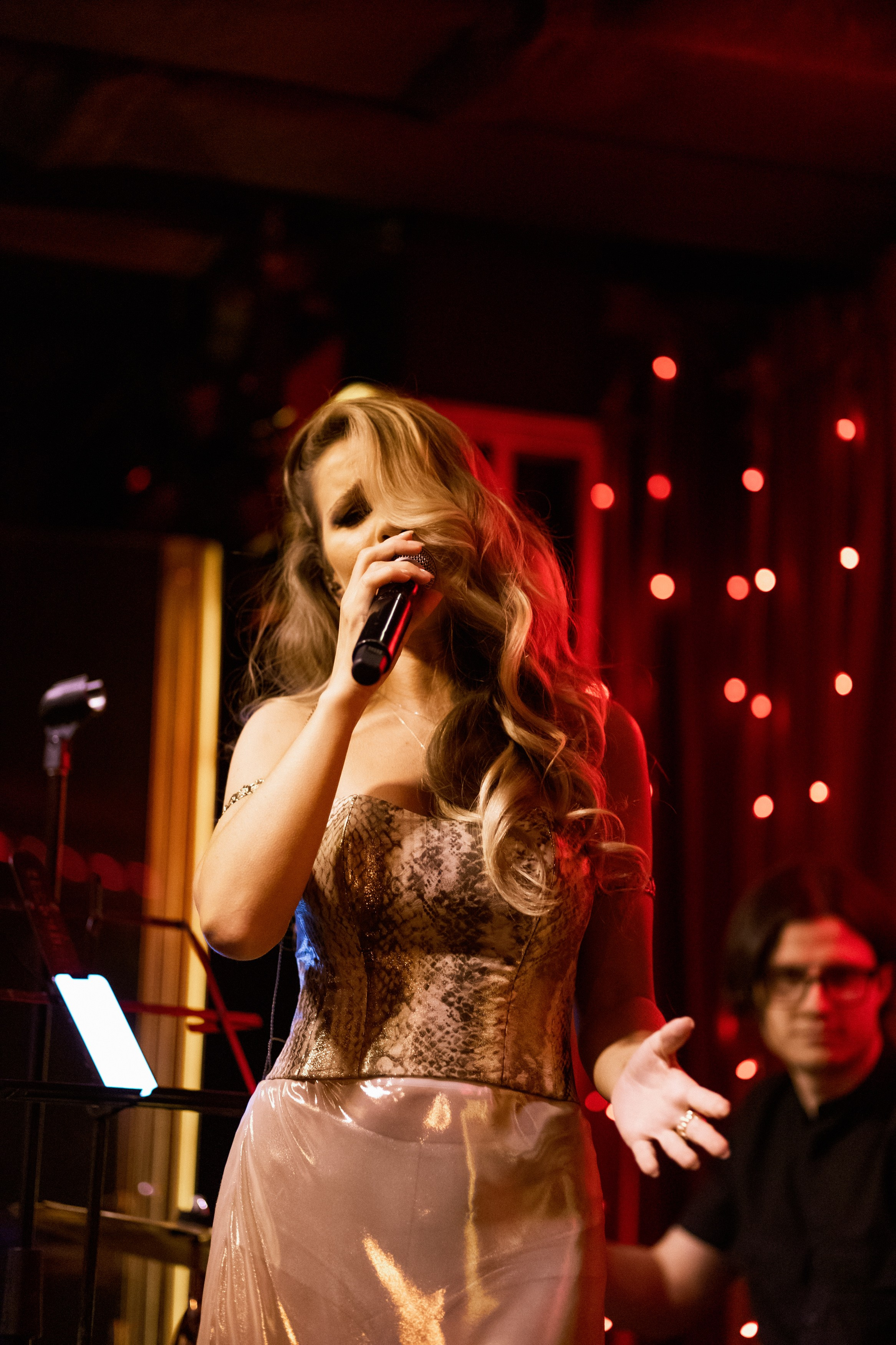 YANA URBAN: сольный концерт в «Анжелика Wineroom». СВОИ. ФОТООТЧЕТЫ-СОБЫТИЯ-МЕСТА