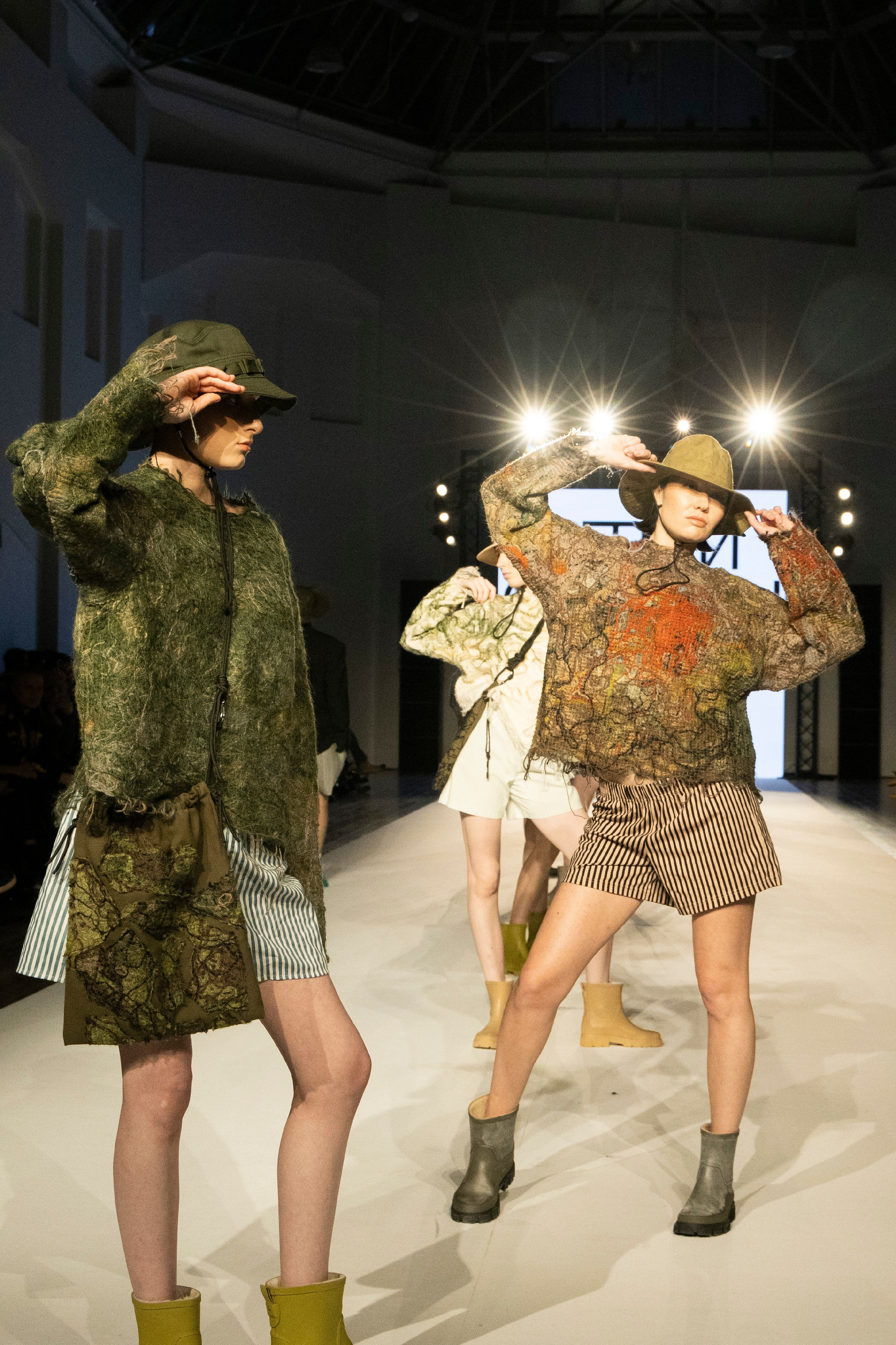 ДЛТ Собака.ru показ победителей конкурса «Новые имена в моде 2025». FOTOFAQ SKOOL г. Санкт-Петербург: очные, дистанционные и онлайн курсы фотографии