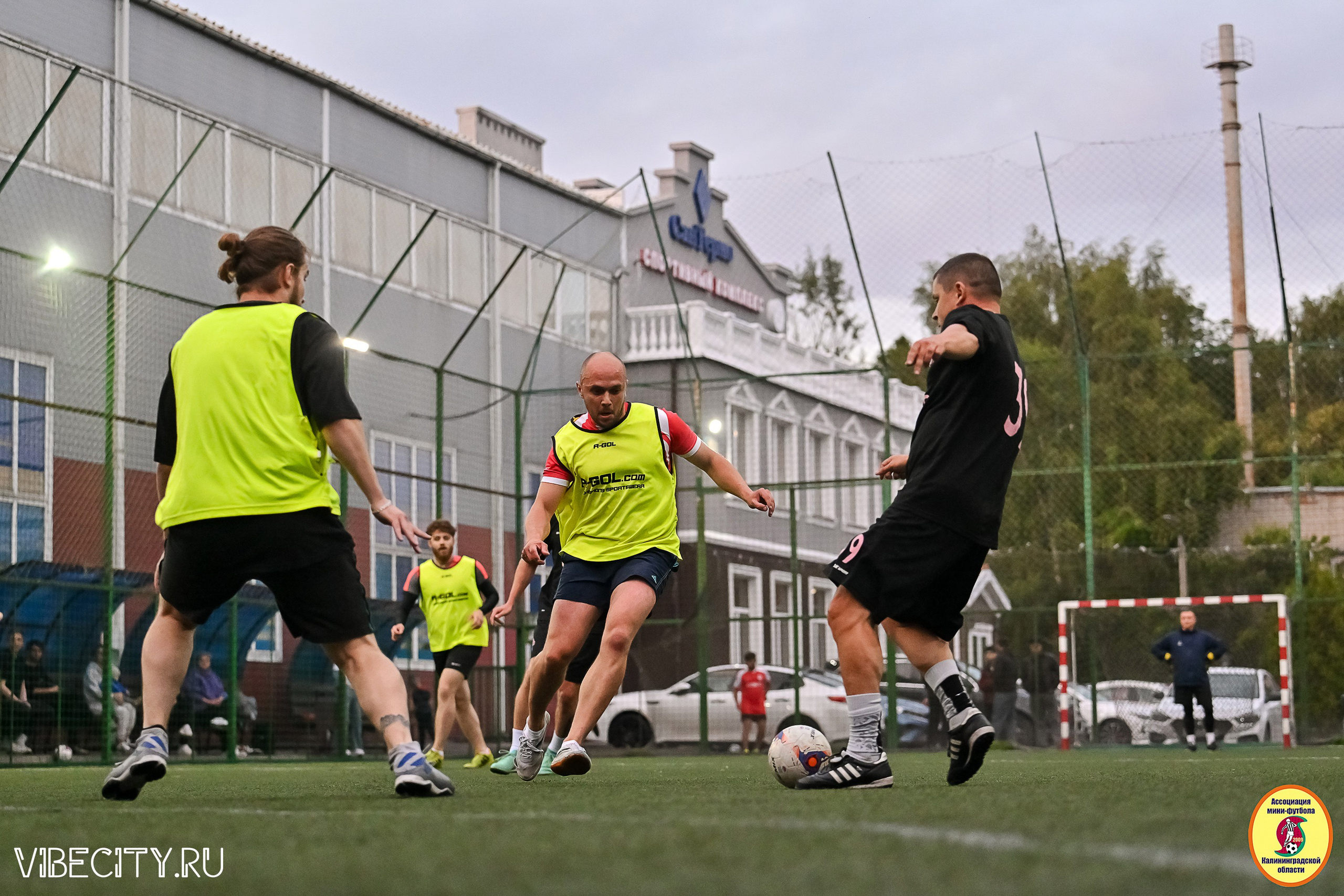 ИГРЫ МИНИ-ФУТБОЛЬНОЙ И КОРПОРАТИВНОЙ ЛИГИ. VIBECITY.RU Вайб Сити Ру Фоторепортажи Фотоотчеты Калининград