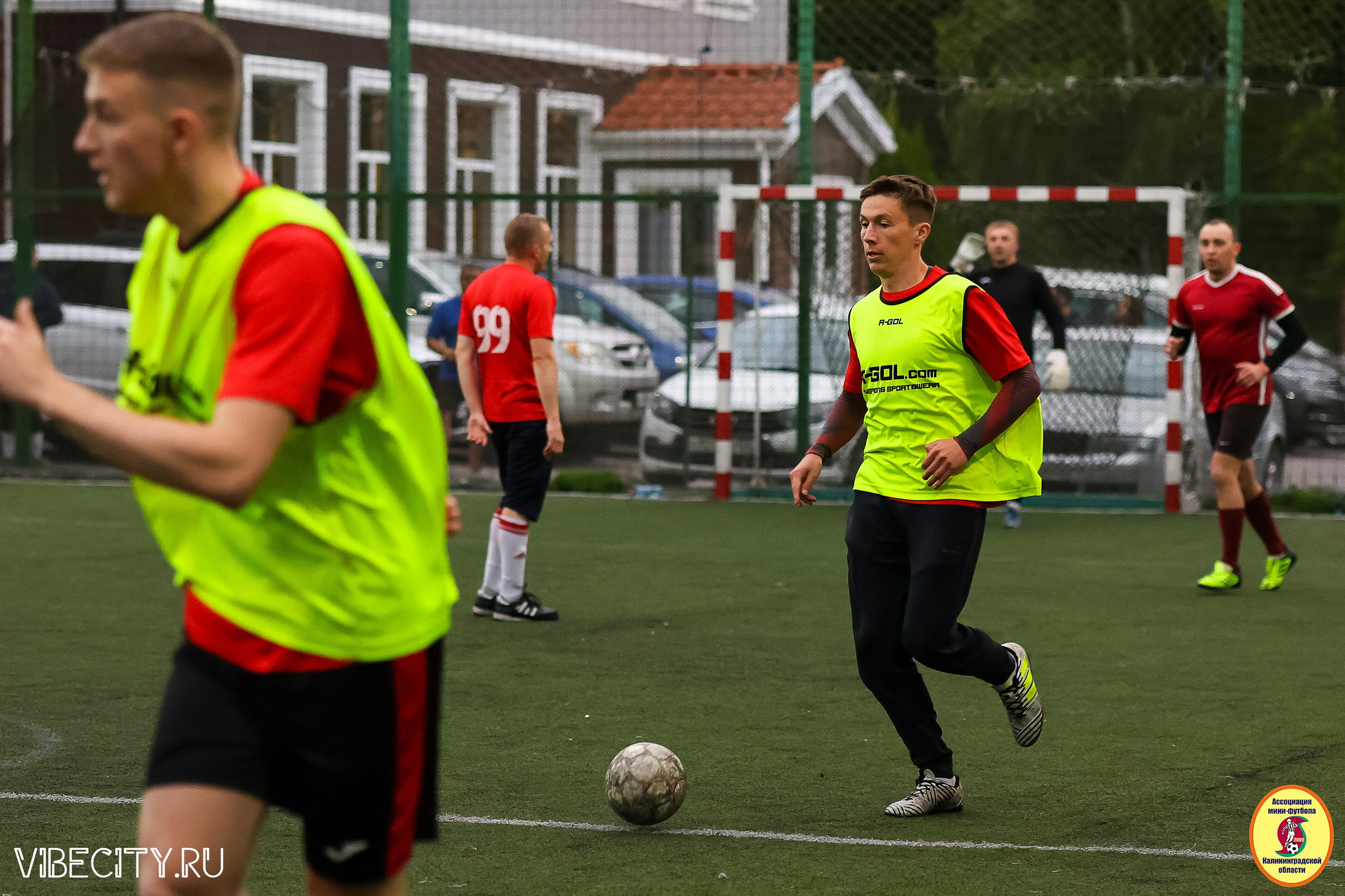 ИГРЫ МИНИ-ФУТБОЛЬНОЙ И КОРПОРАТИВНОЙ ЛИГИ. VIBECITY.RU Вайб Сити Ру Фоторепортажи Фотоотчеты Калининград