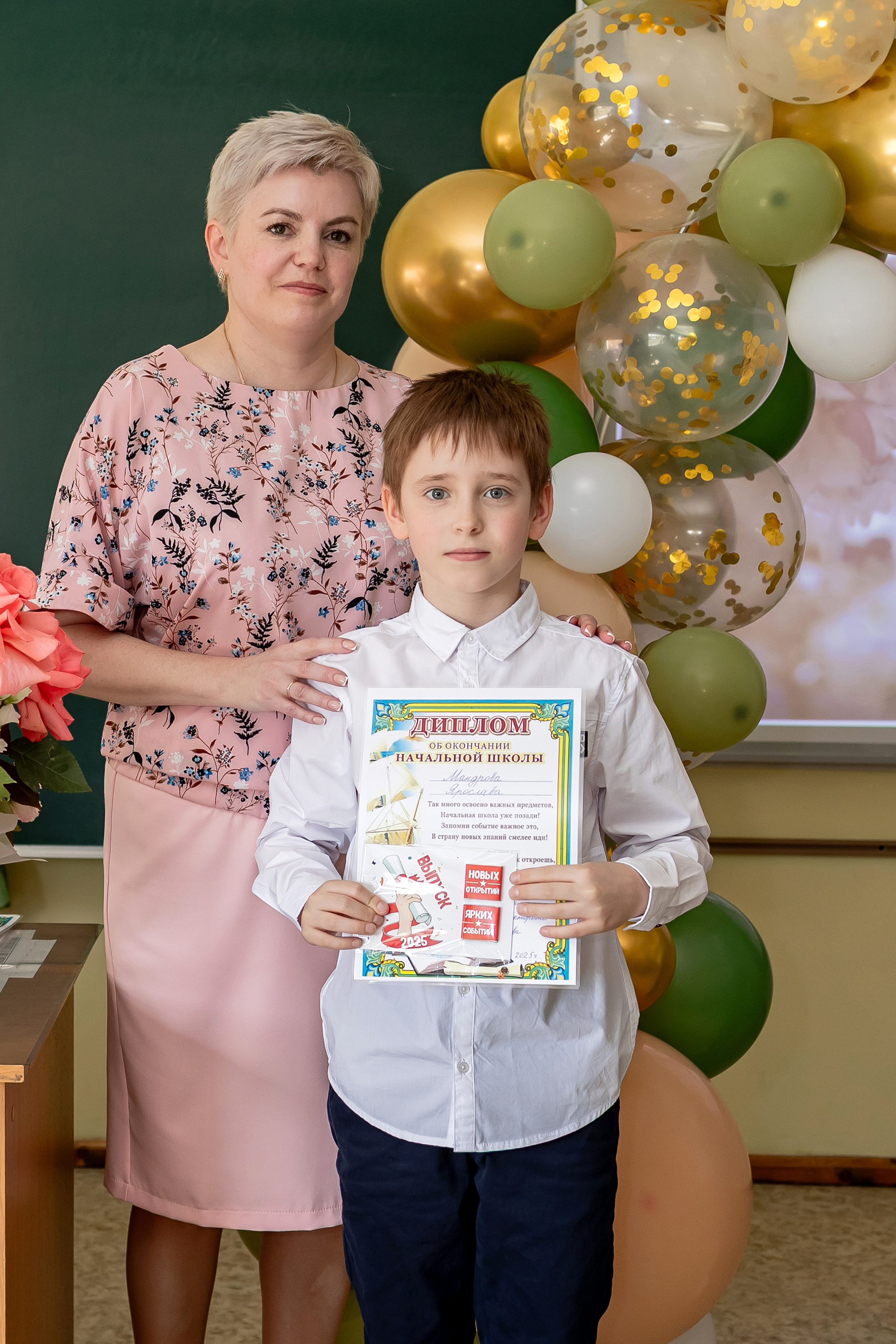 Выпускной в начальной школе в классе. Фотограф и видеограф Москва. Свадебный фотограф, видеограф. Выпускные альбомы. Оживающие альбомы